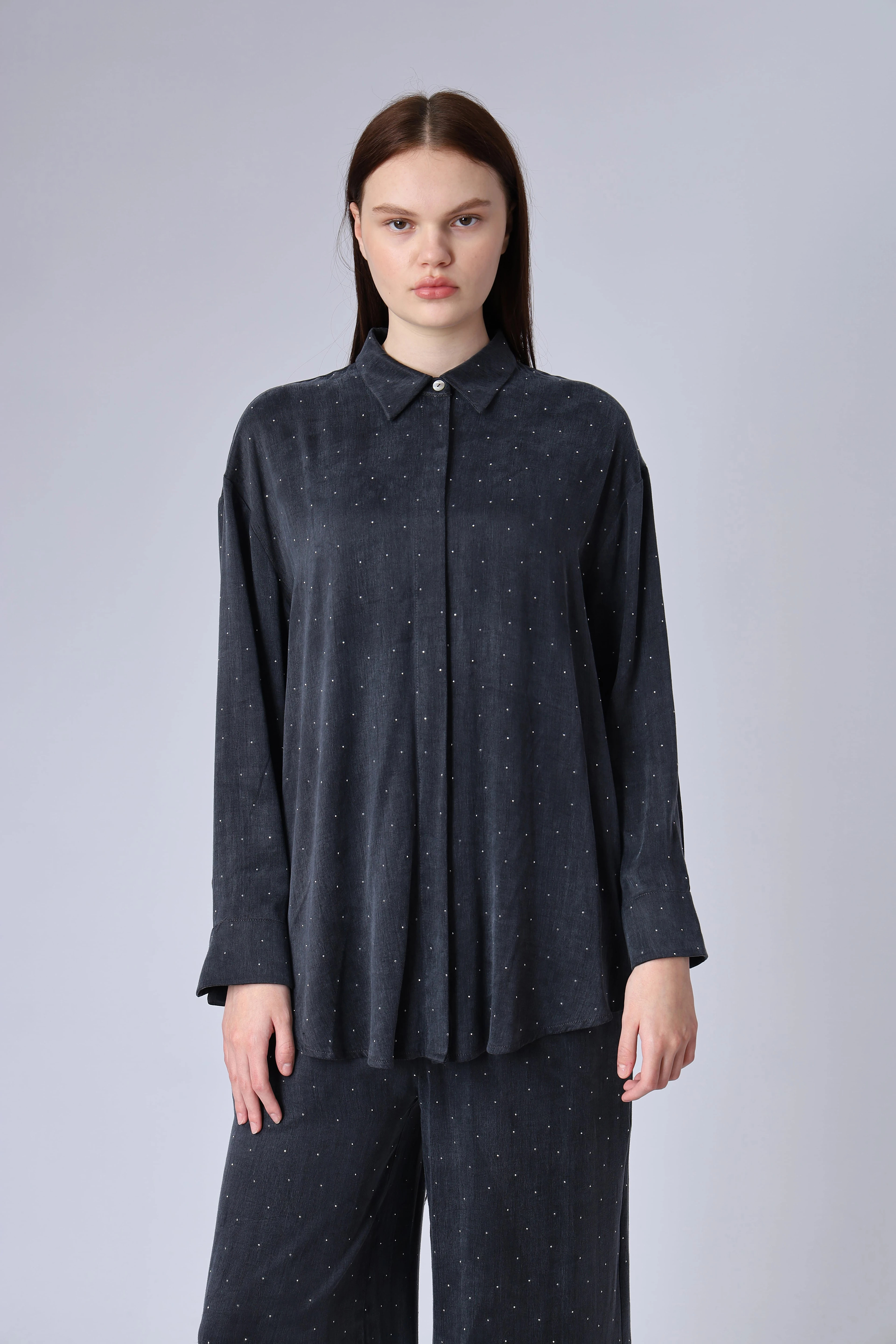 "Limited Edition Collection" İPEK CUPRA TAŞ DETAYLI ANTRASİT TAKIM ÖN SİPARİŞ