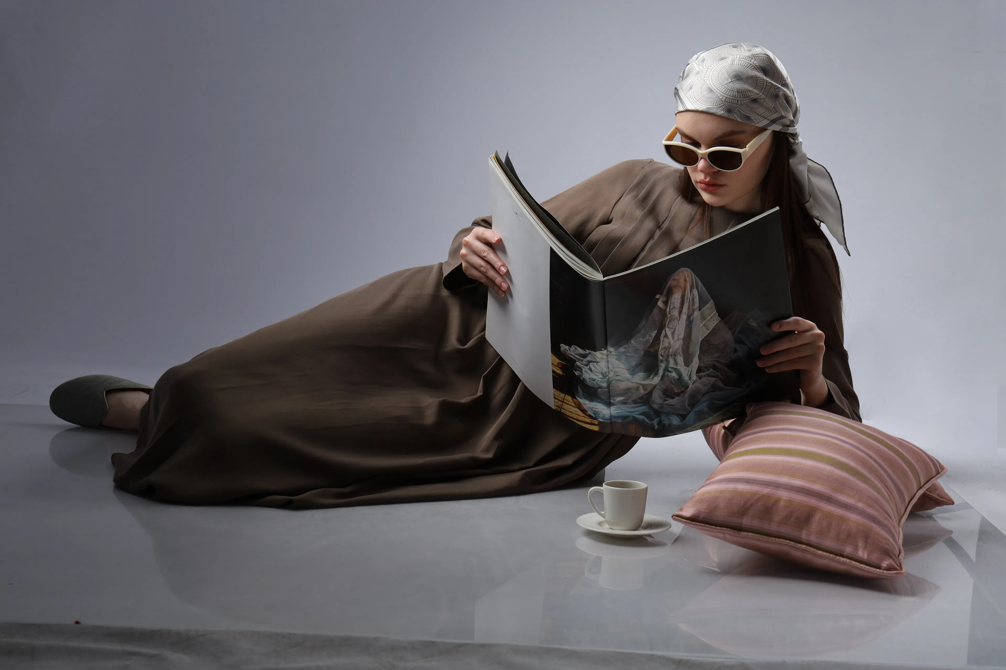 "Limited Edition Collection" İPEK CUPRA PİLE DETAYLI ELBİSE KAHVERENGİ