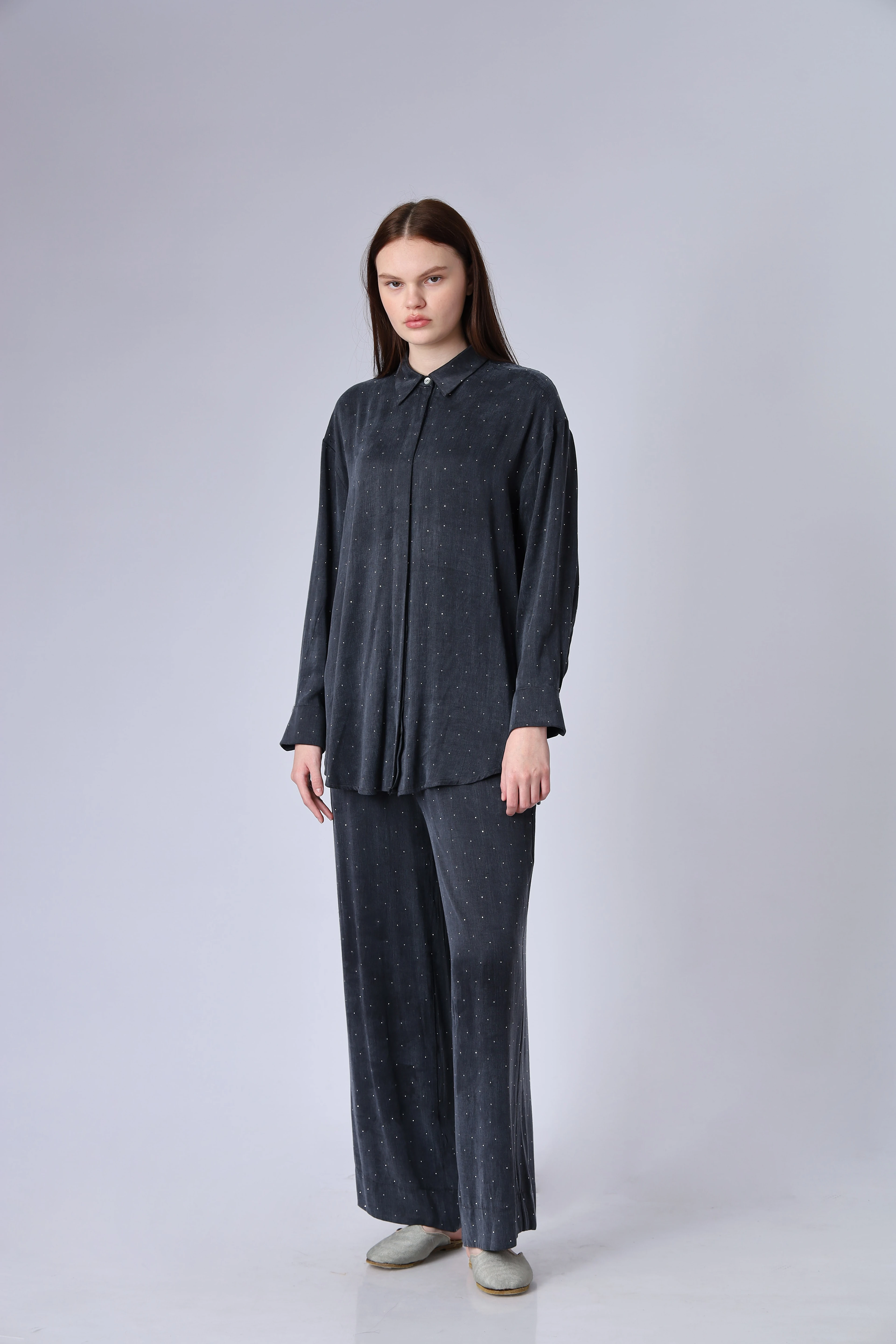 "Limited Edition Collection" İPEK CUPRA TAŞ DETAYLI ANTRASİT TAKIM ÖN SİPARİŞ