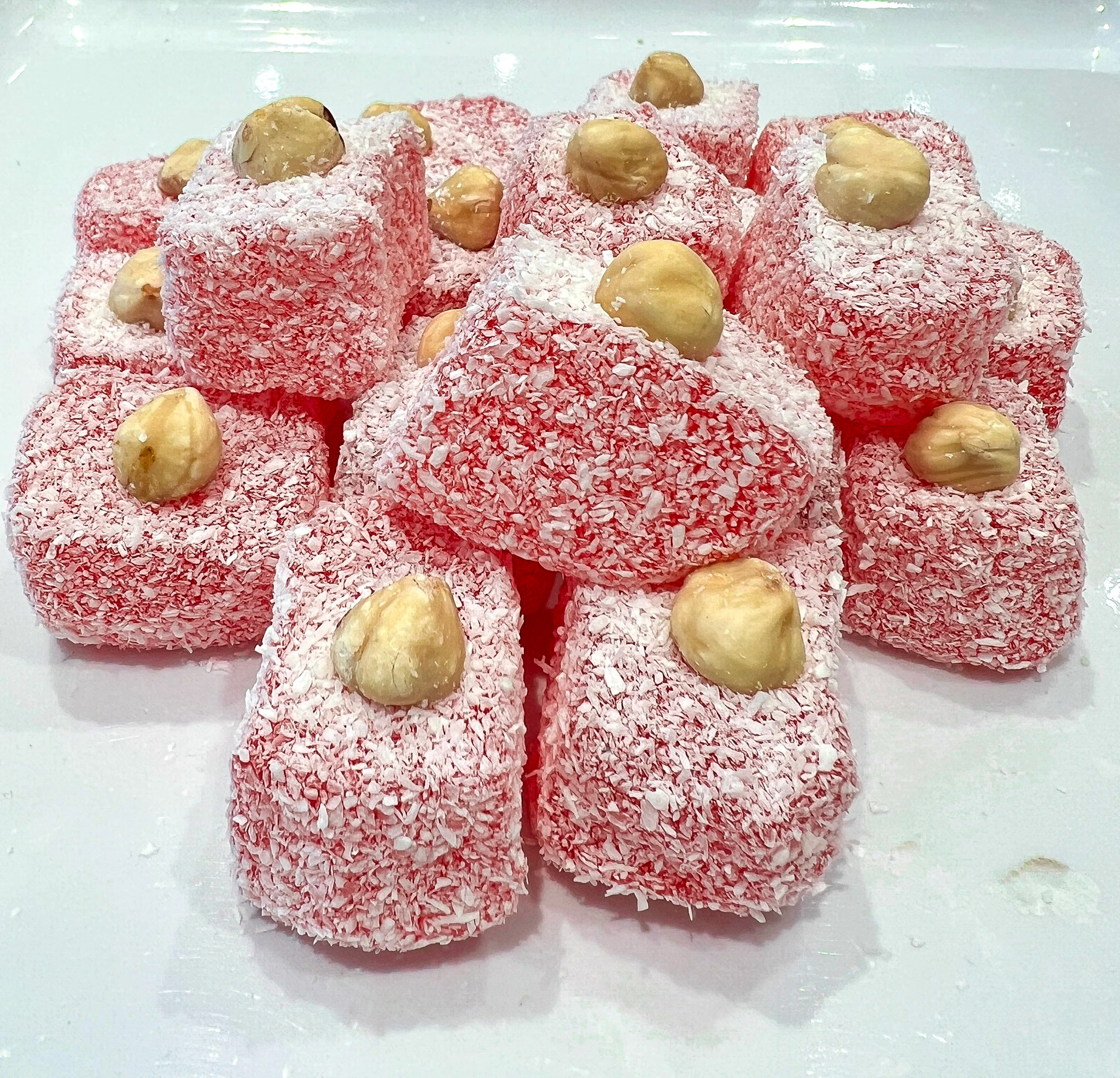 ÇİLEKLİ BASMA FINDIKLI LOKUM