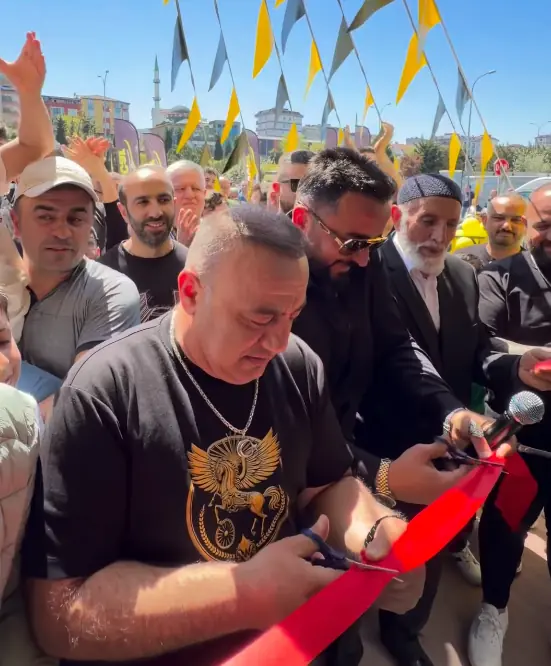 TitoCar Sultanbeyli 26 Nisan 2026 Pazar Günü Açıldı, Titocar Yönetim Kurulu Başkanı Fatih Özdemir ve  Dayımız Erdinç Uzun , Değerli Karadeniz Sanatçımız  Kont Adnan Yılmaz ile büyük açılışımızı gerçekleştirdik. Katılan tebrik dileklerini ileten herkese teşekkürlerimizi sunarız.