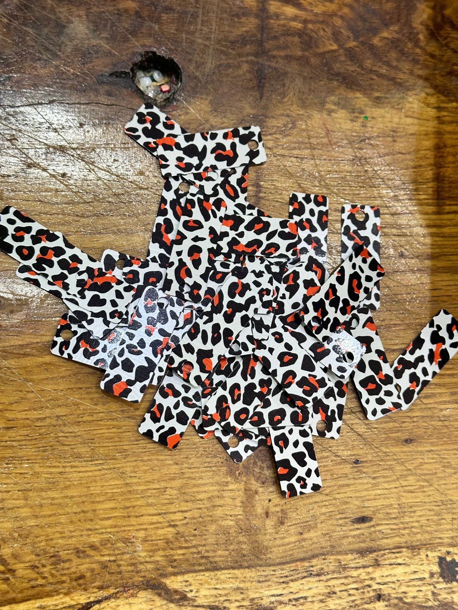 3.50X1 CM LEOPAR DELİKLİ ÇANTA PULU PUL PAYET