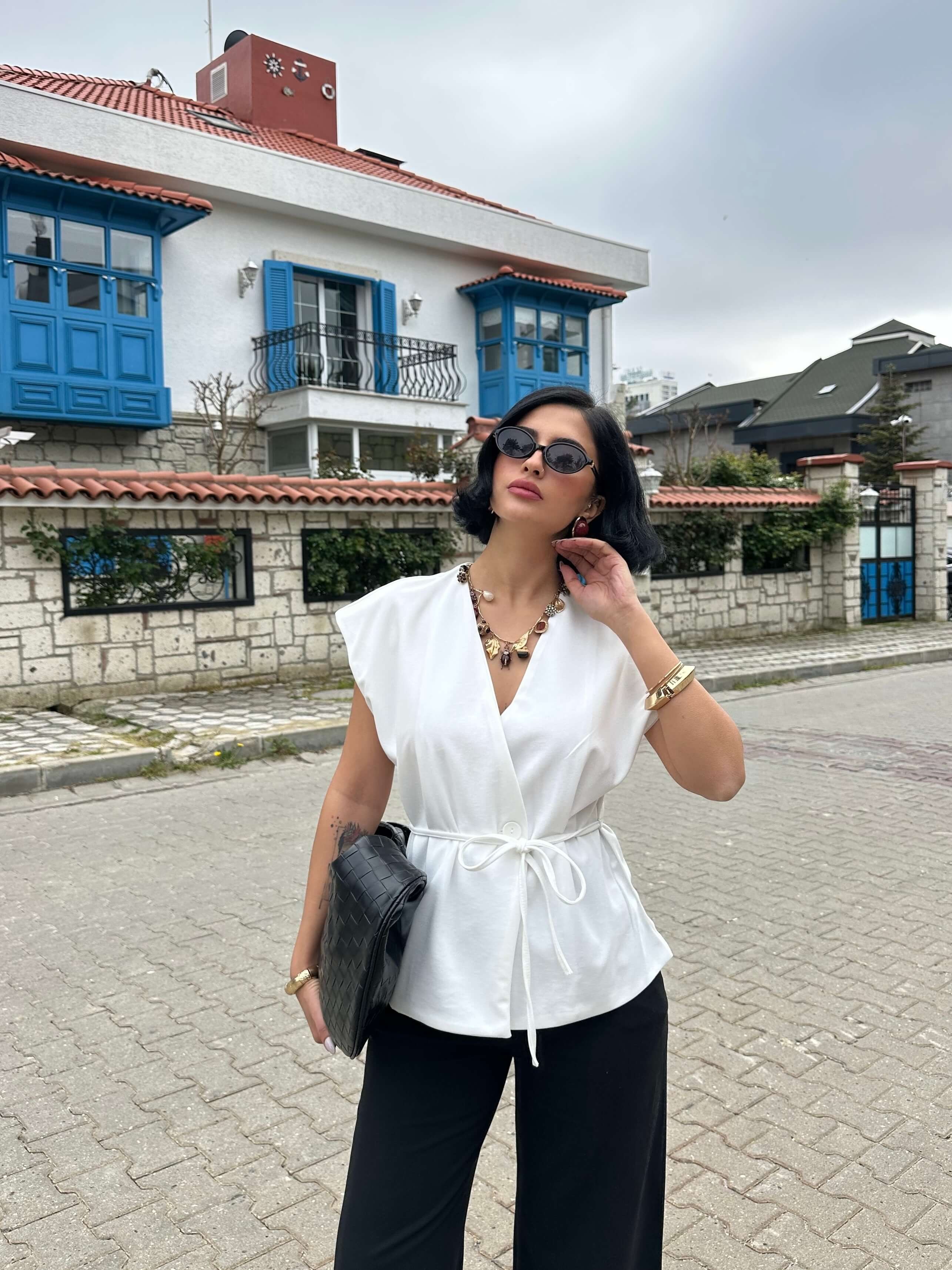 NERKEA WHITE ÖN BAĞLAMALI YELEK
