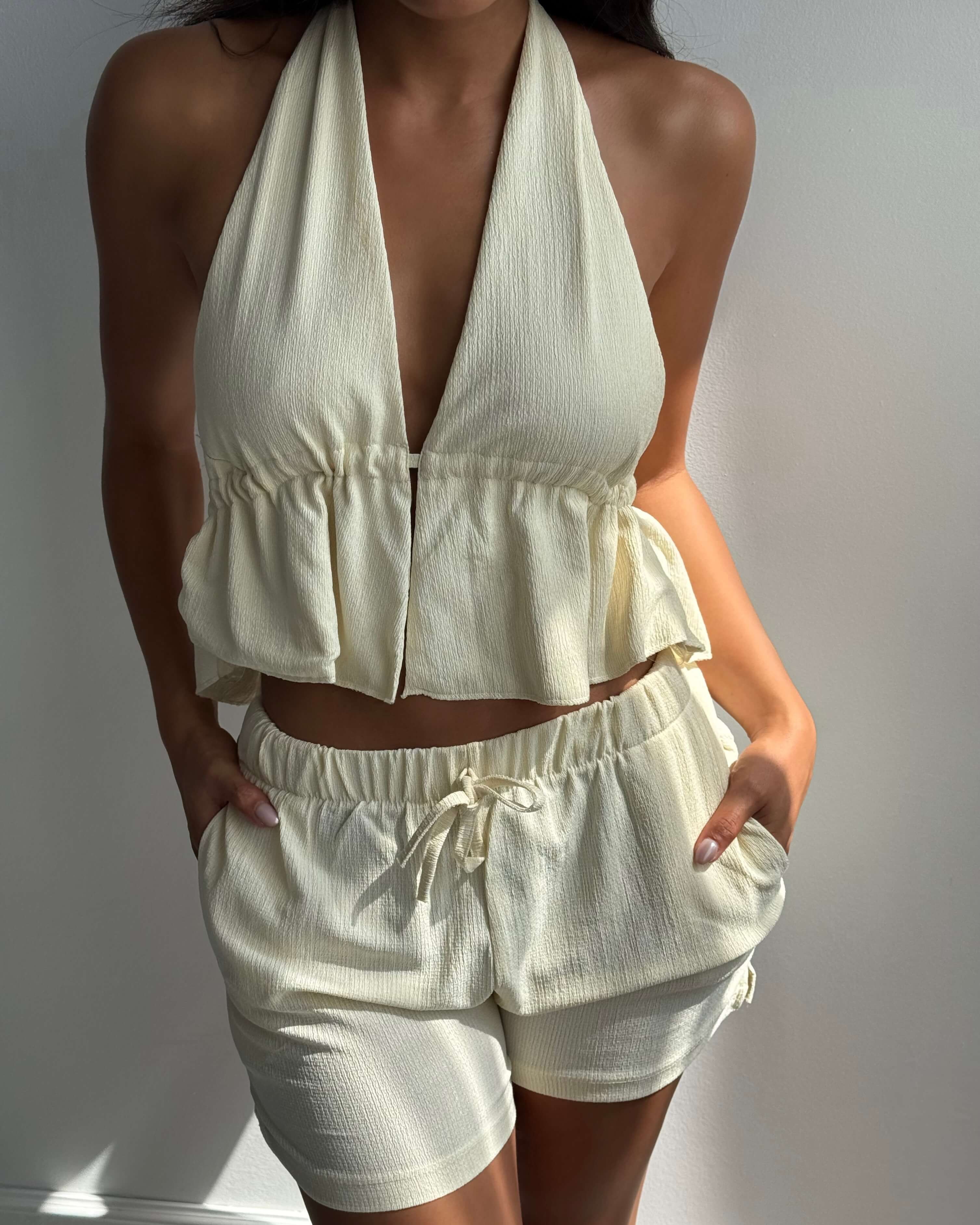MEWHEN BEIGE BOYUNDAN GEÇİRMELİ CROP ŞORT TAKIM