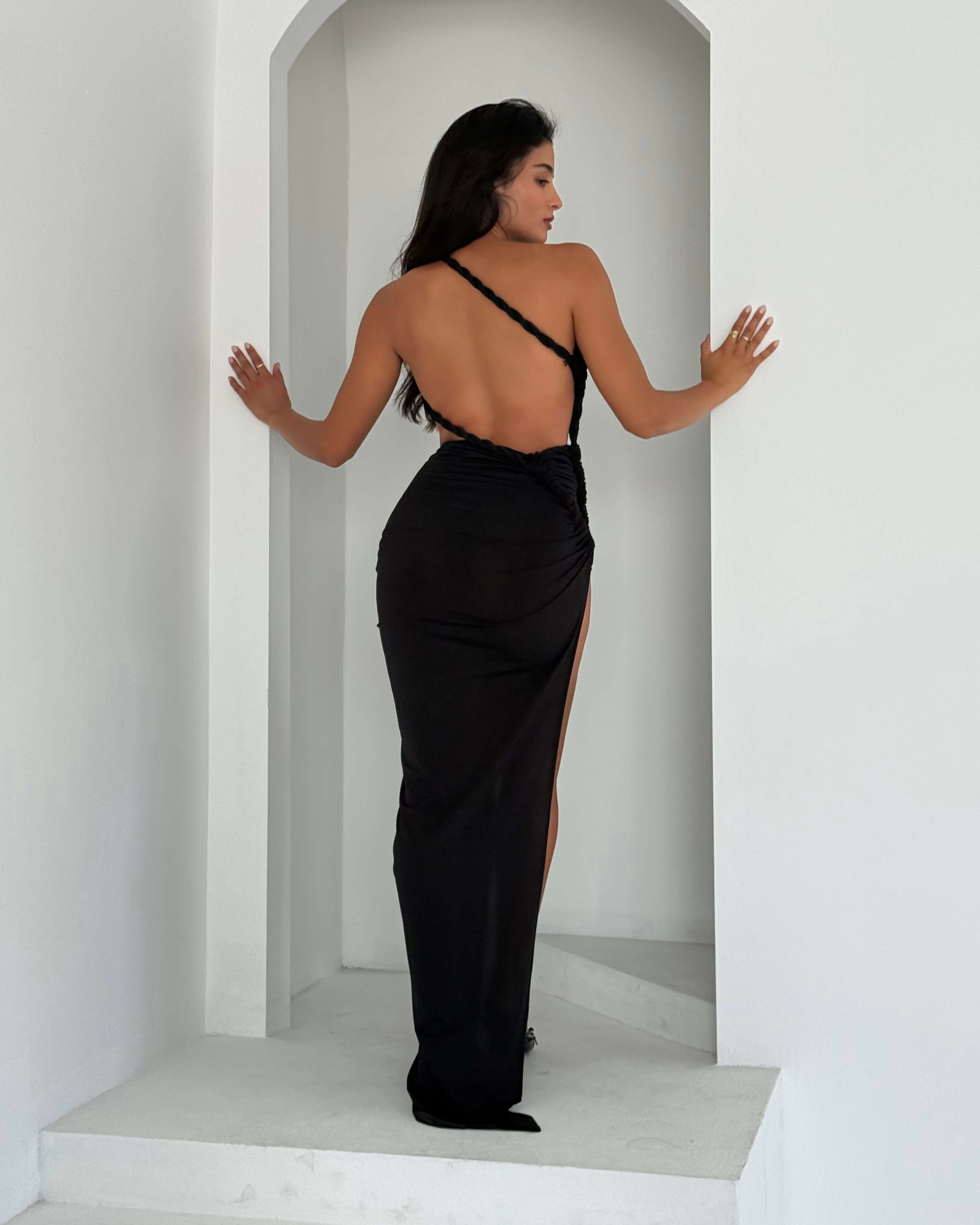 ADRIAT BLACK BOYUNDAN GEÇİRMELİ ÖRGÜLÜ ELBİSE