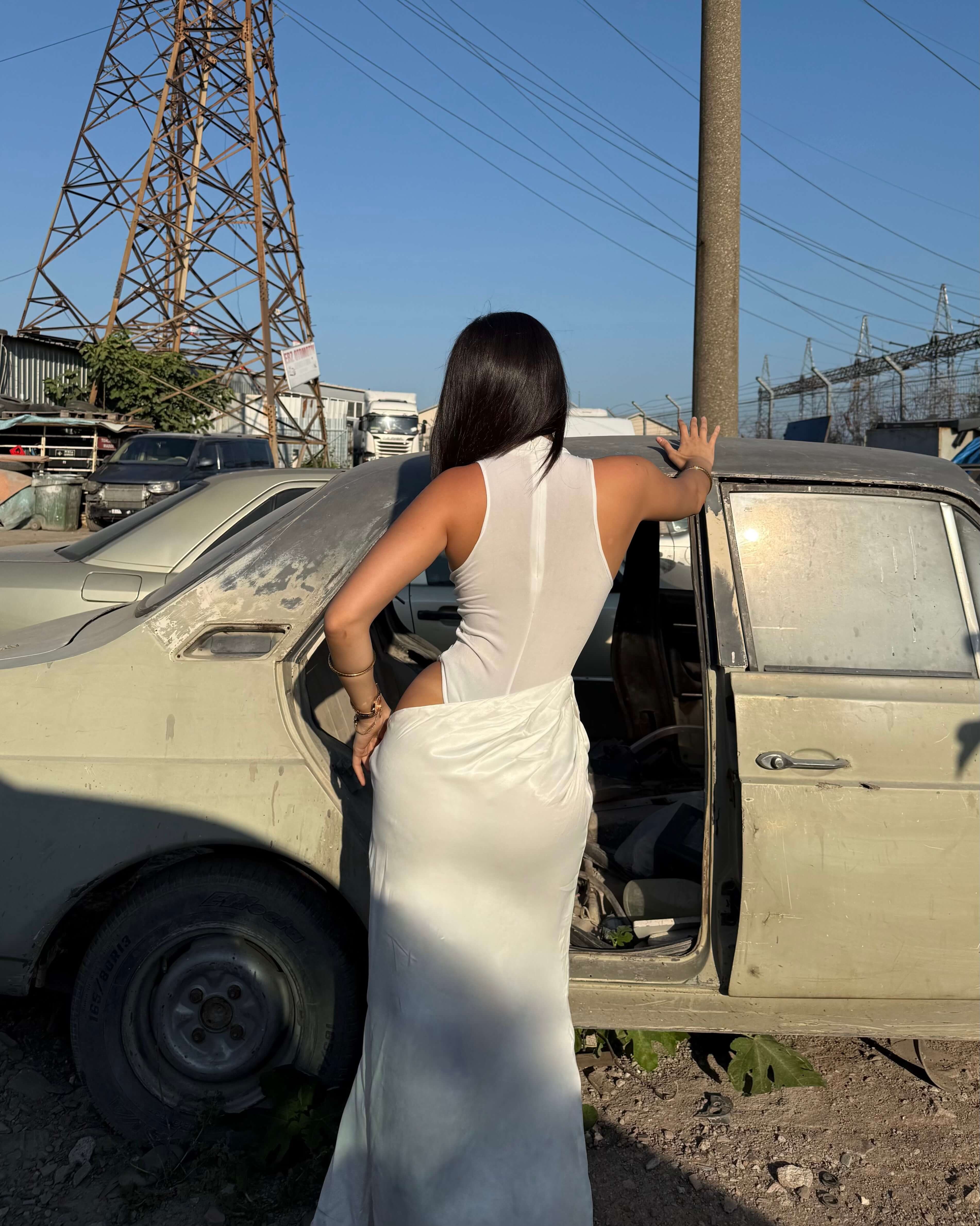 LEBANON WHITE SATEN BODYSUIT DETAY ELBİSE