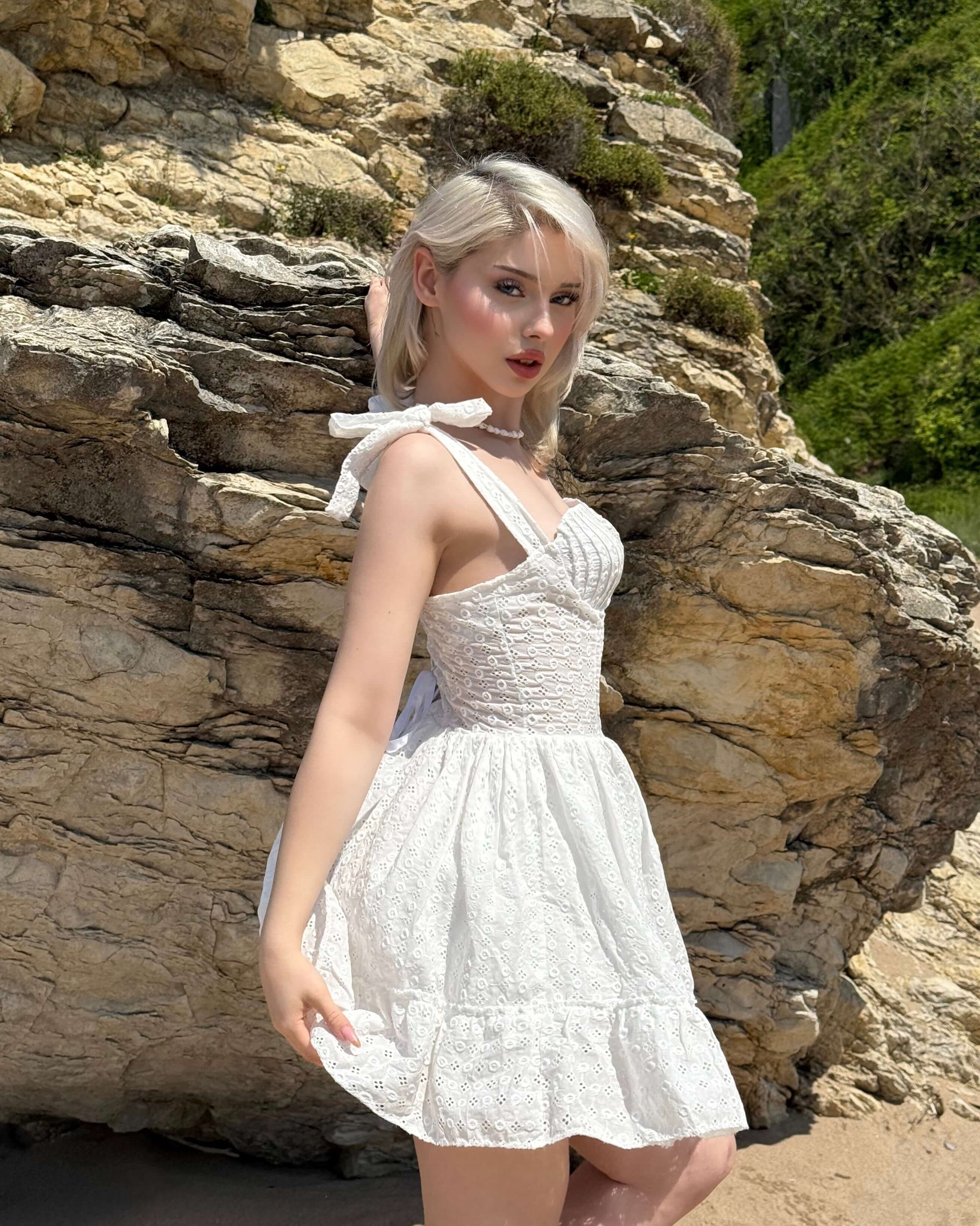 LAUNDLER WHITE STRAPLEZ BOYUNDAN BAĞLAMALI ELBİSE