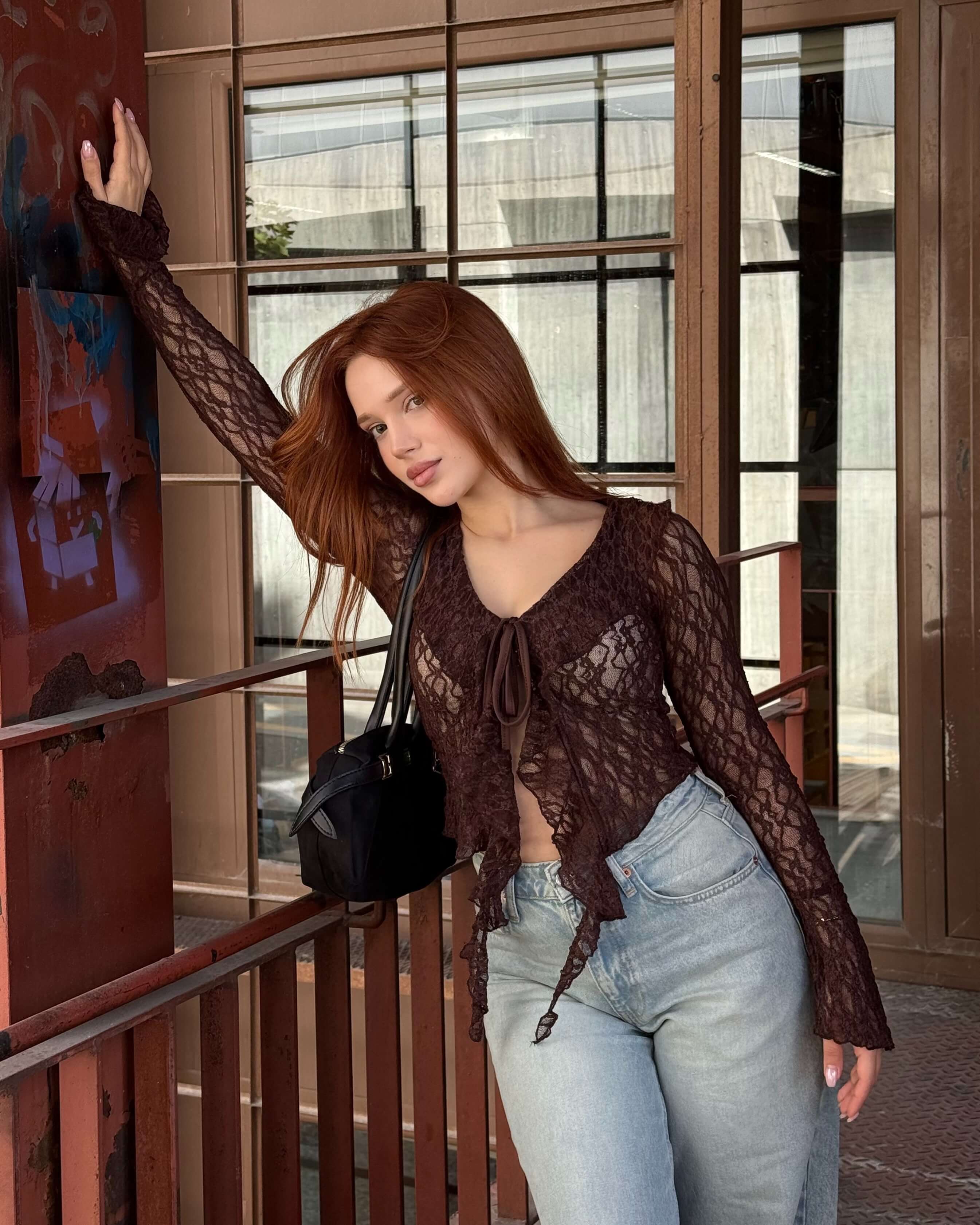 GİNNY BROWN BAĞLAMALI DANTEL BLUZ 