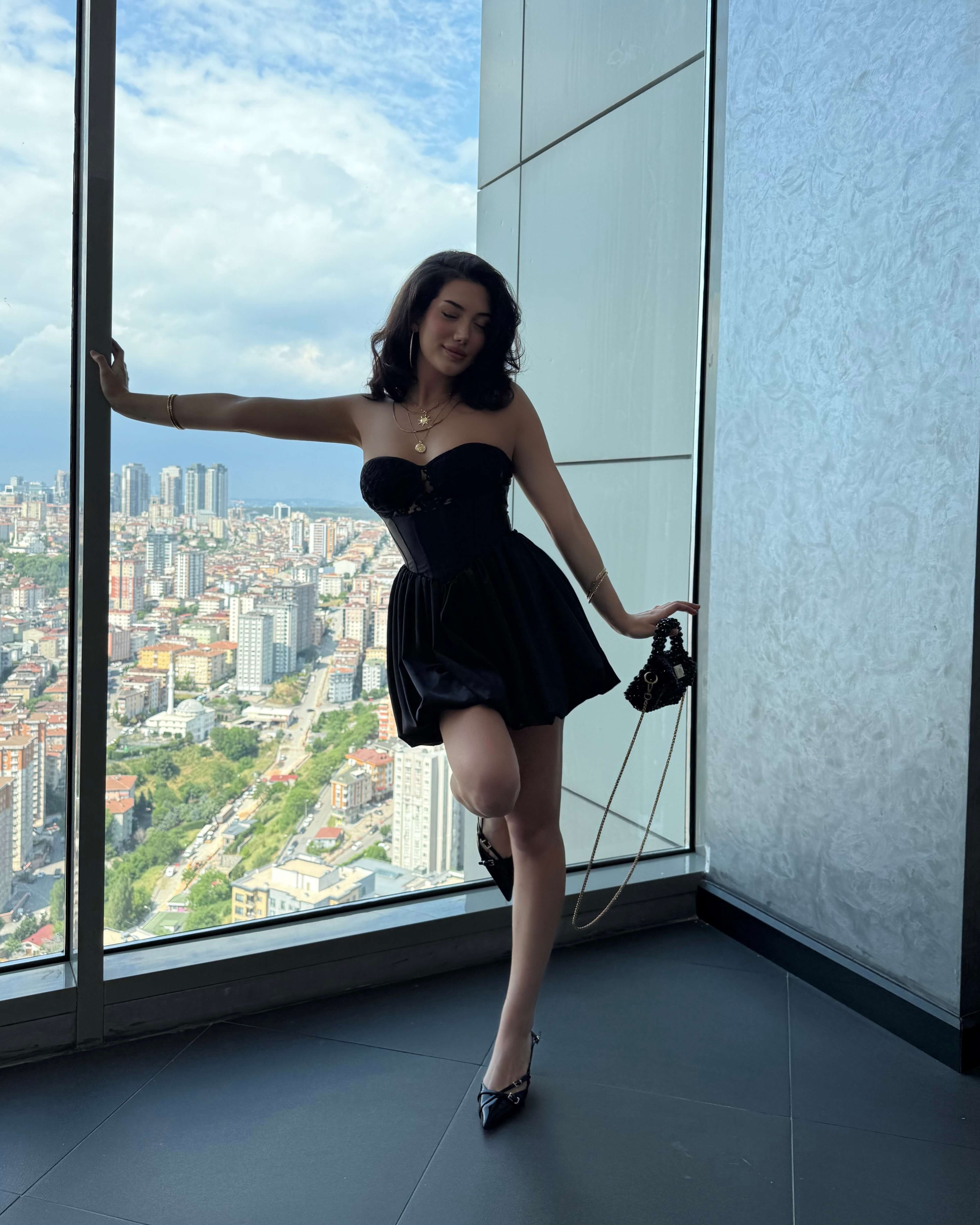 NASTY BLACK GÖĞÜS DANTEL DETAY PİLELİ ELBİSE