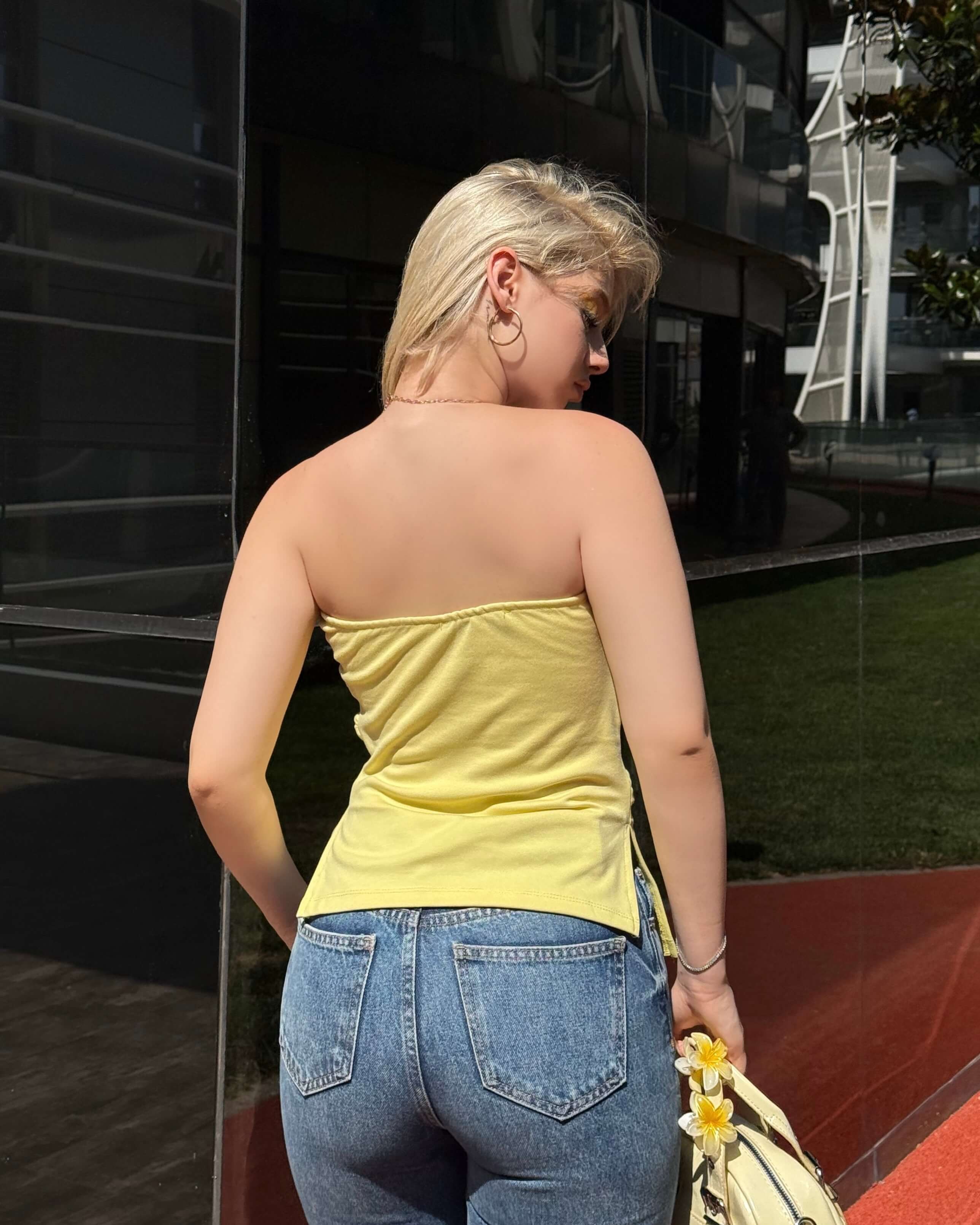 SOFIA YELLOW STRAPLEZ YAN BÜZGÜLÜ YIRTMAÇLI BLUZ