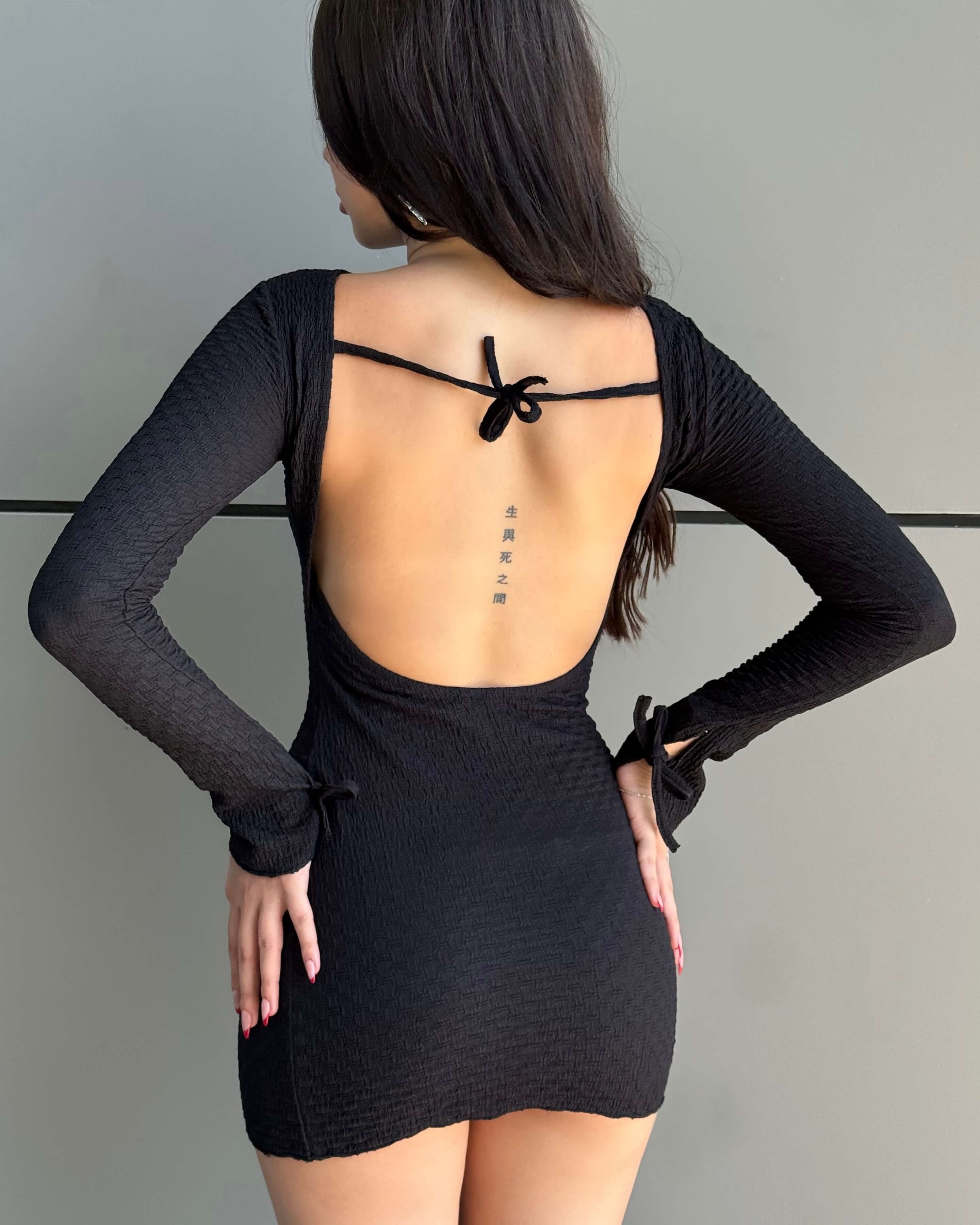 DOLLA BLACK SIRTI AÇIK GOFRE MİNİ ELBİSE