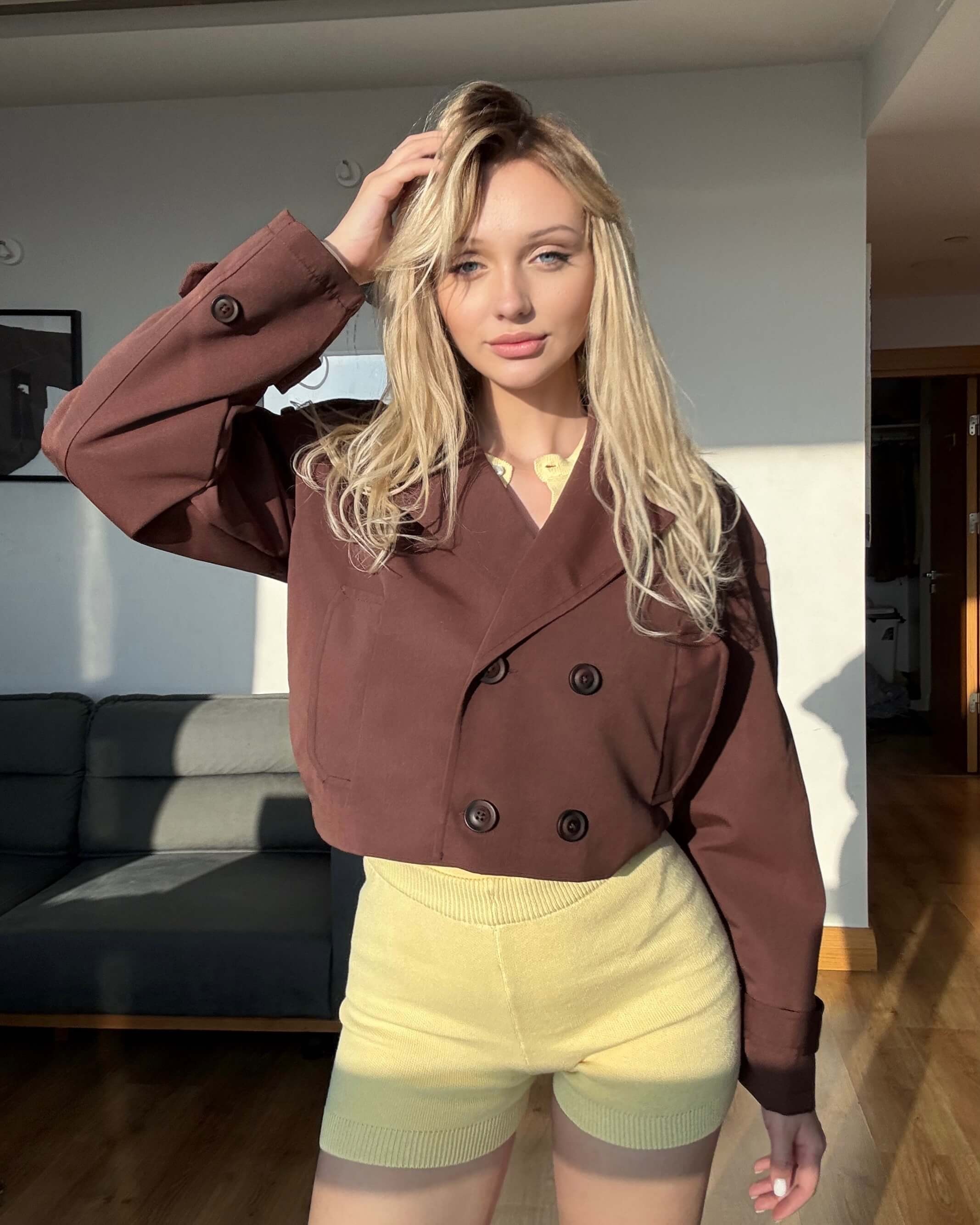 GLORİA BROWN KRUVAZE CROP TRENÇKOT 