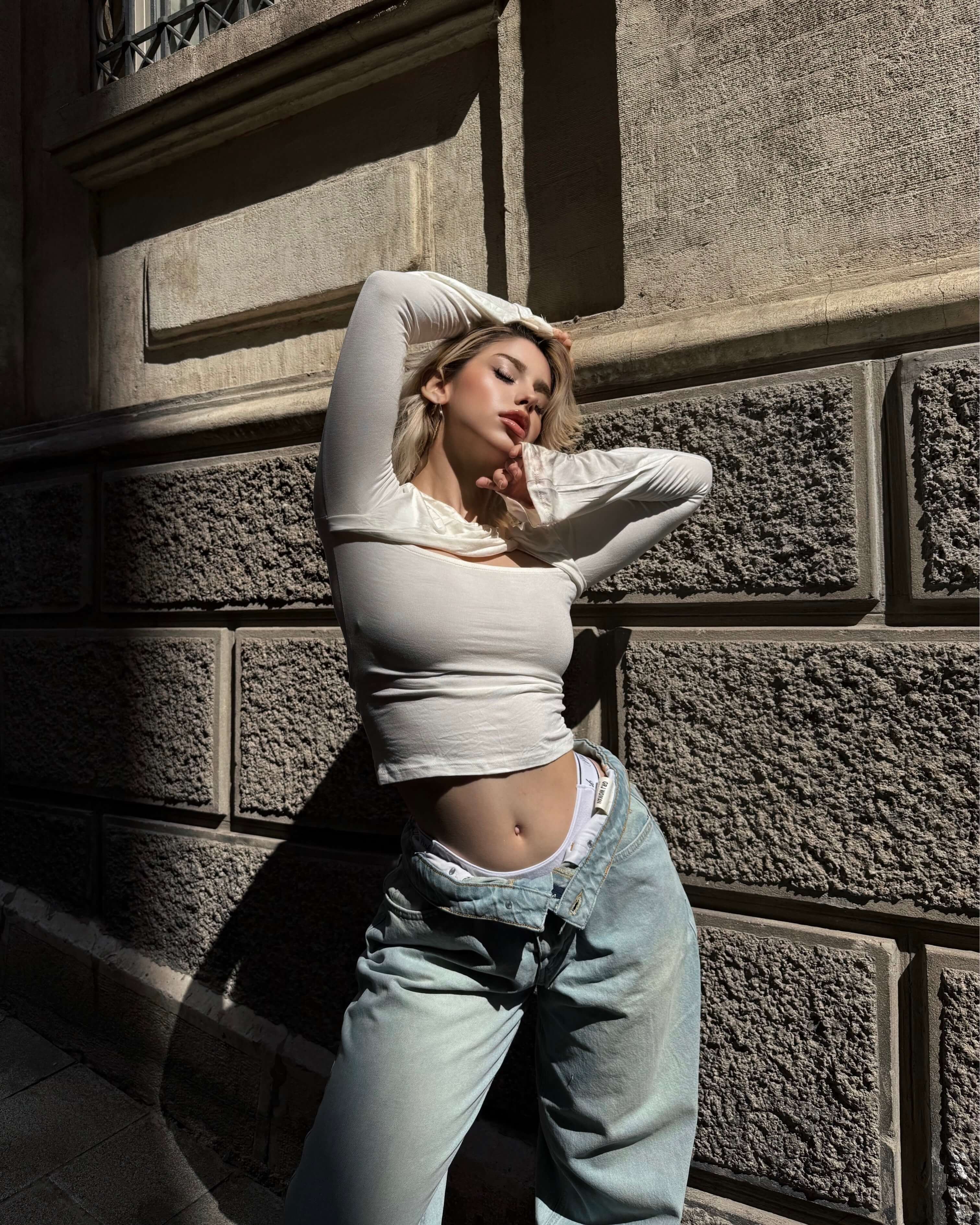 GEORGİNA WHİTE ÖNÜ PENCERE DETAYLI CROP