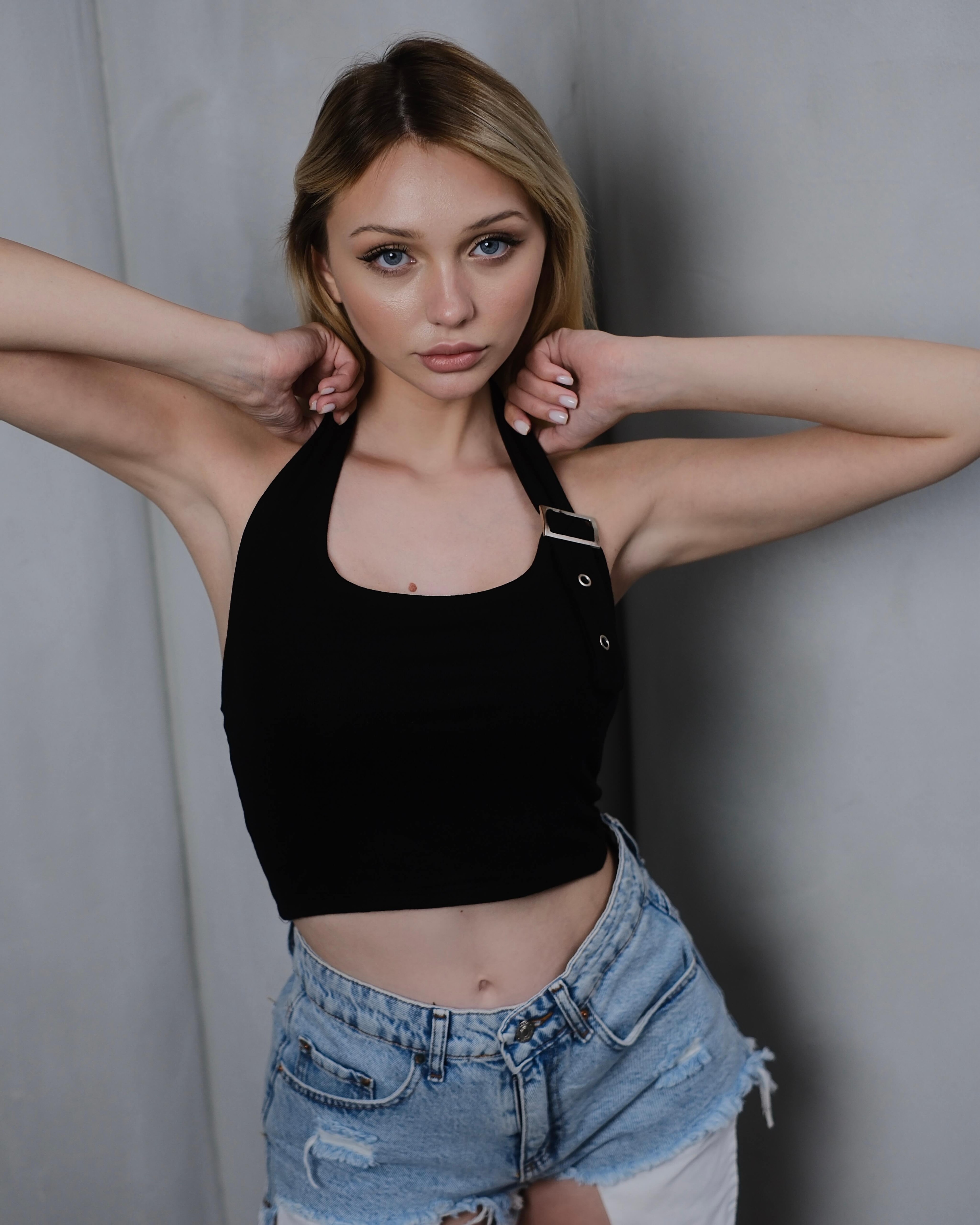 ESTEL BLACK KEMERLİ CROP 