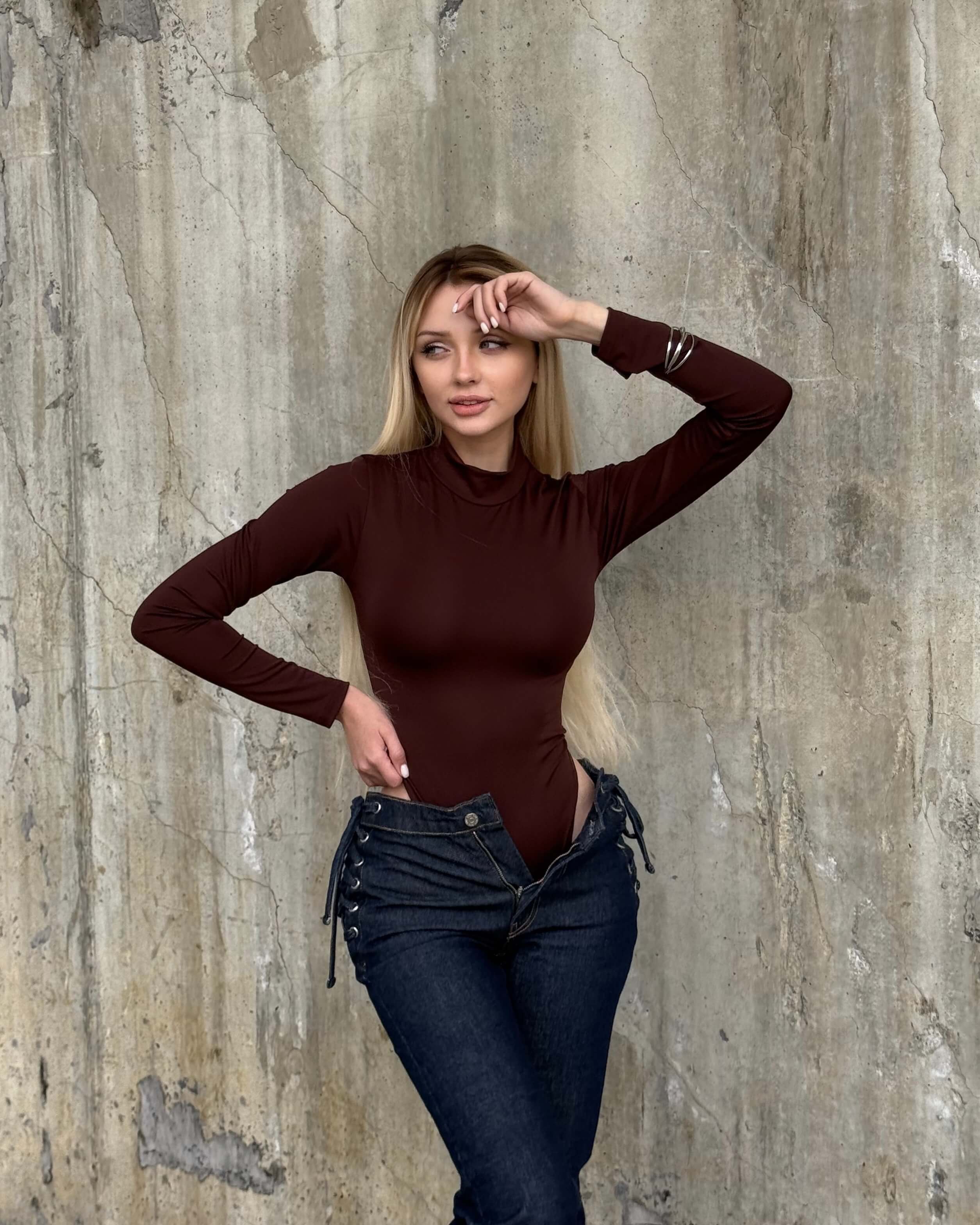 DİANA BROWN BALIKÇI YAKA PARMAK GEÇİRMELİ BODYSUİT
