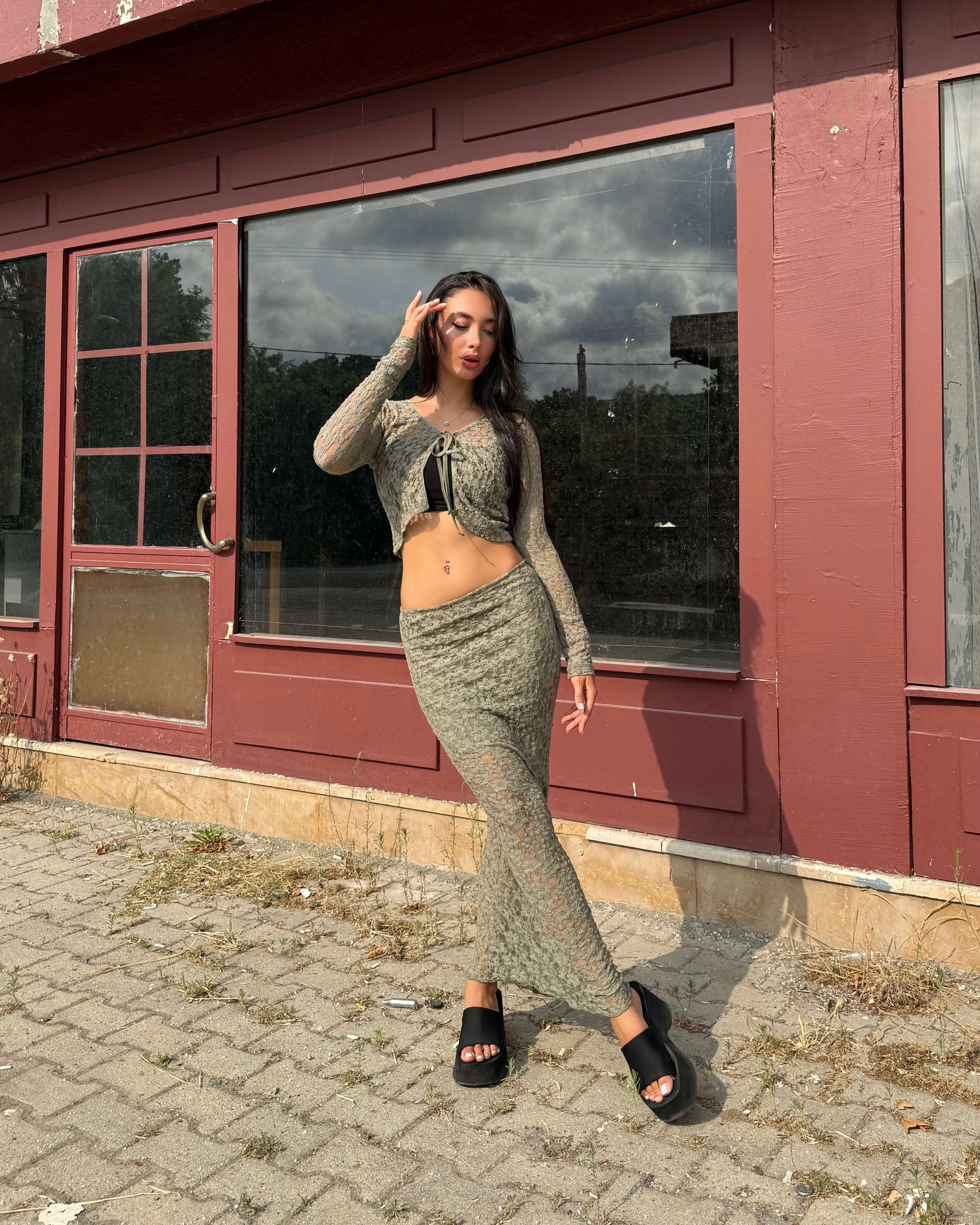 TUATE KHAKI DANTEL ÖNDEN BAĞLAMALI BLUZ ETEK TAKIM