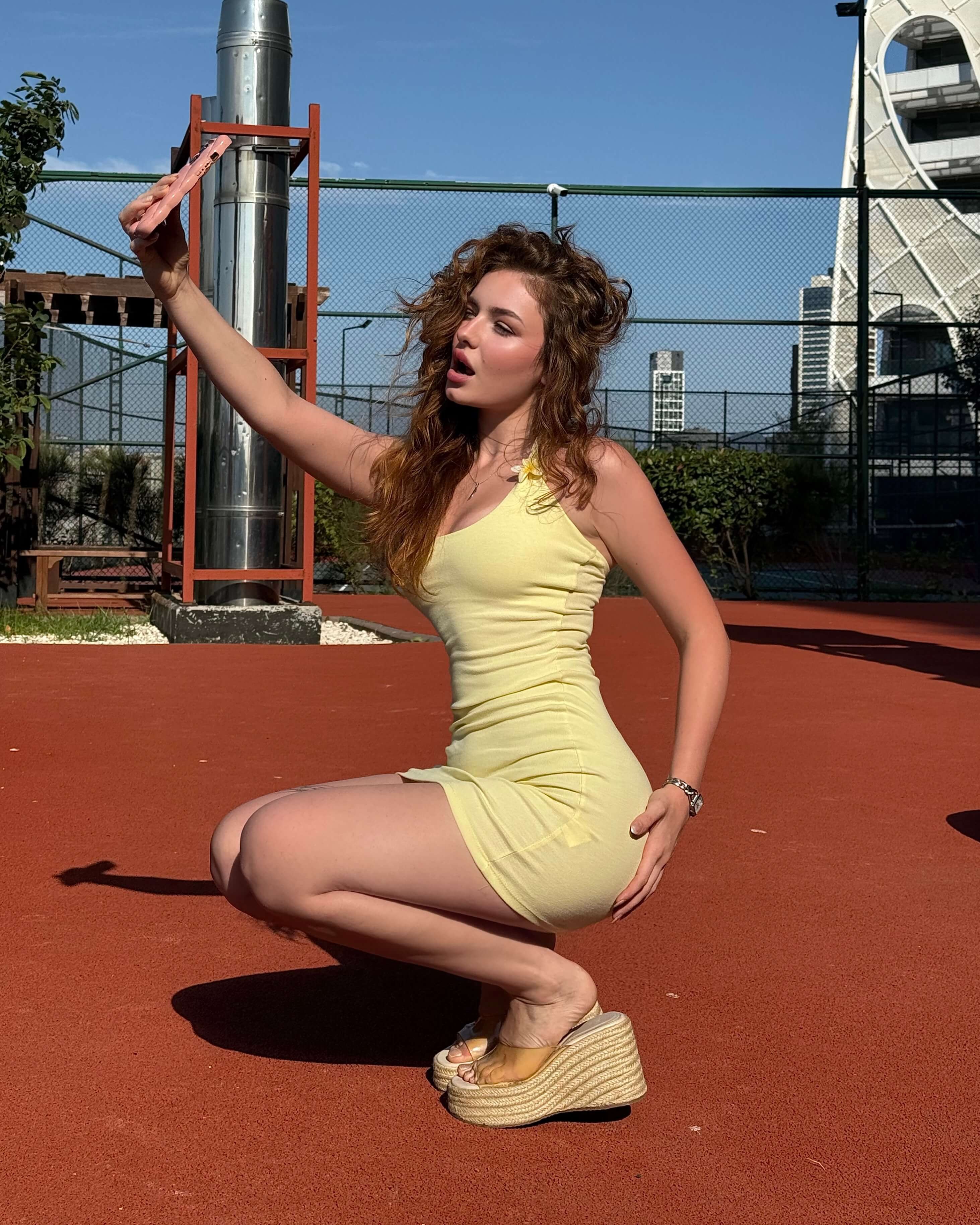ZIZIA YELLOW BOYUNDAN GEÇİRMELİ BASIC ELBİSE