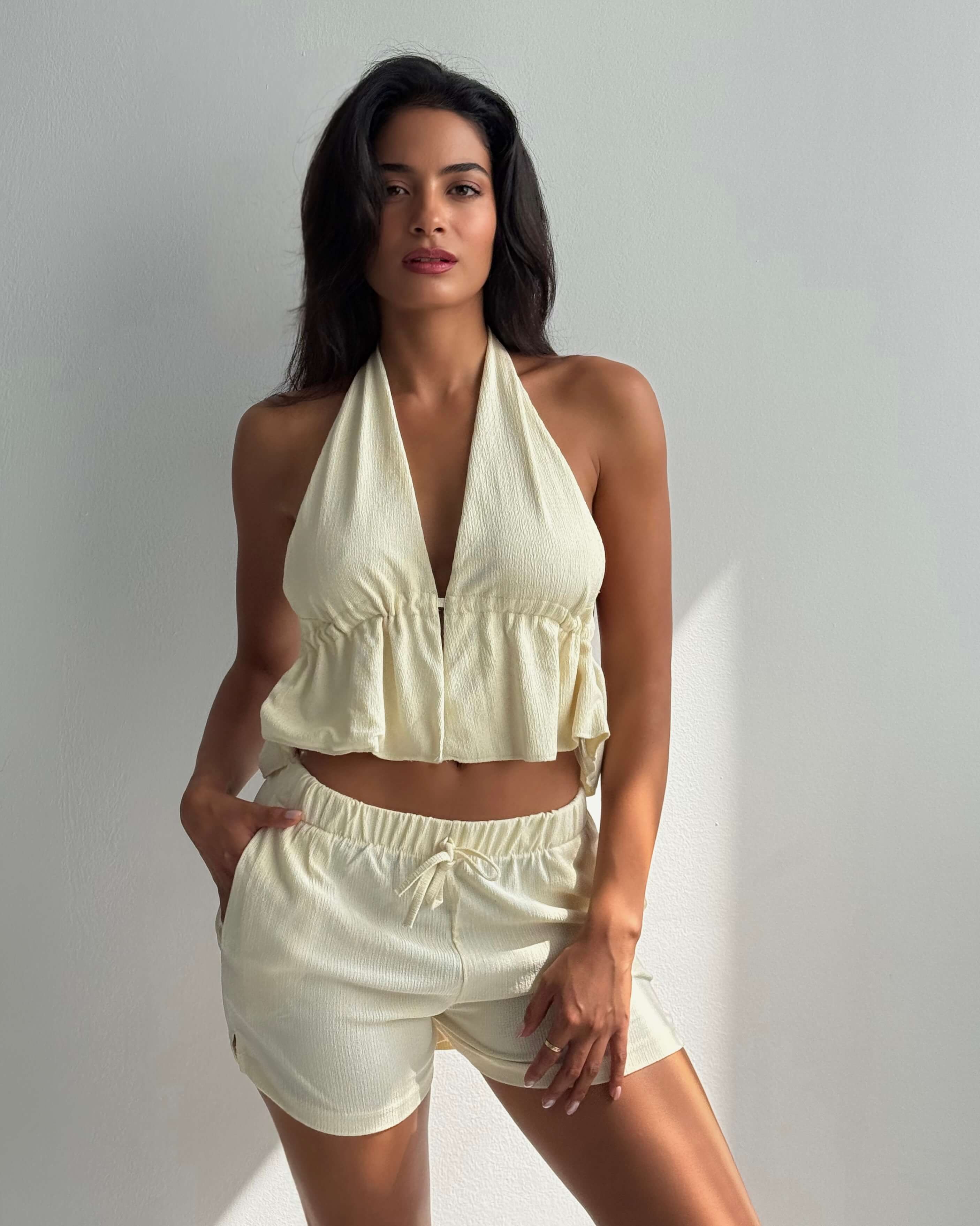 MEWHEN BEIGE BOYUNDAN GEÇİRMELİ CROP ŞORT TAKIM
