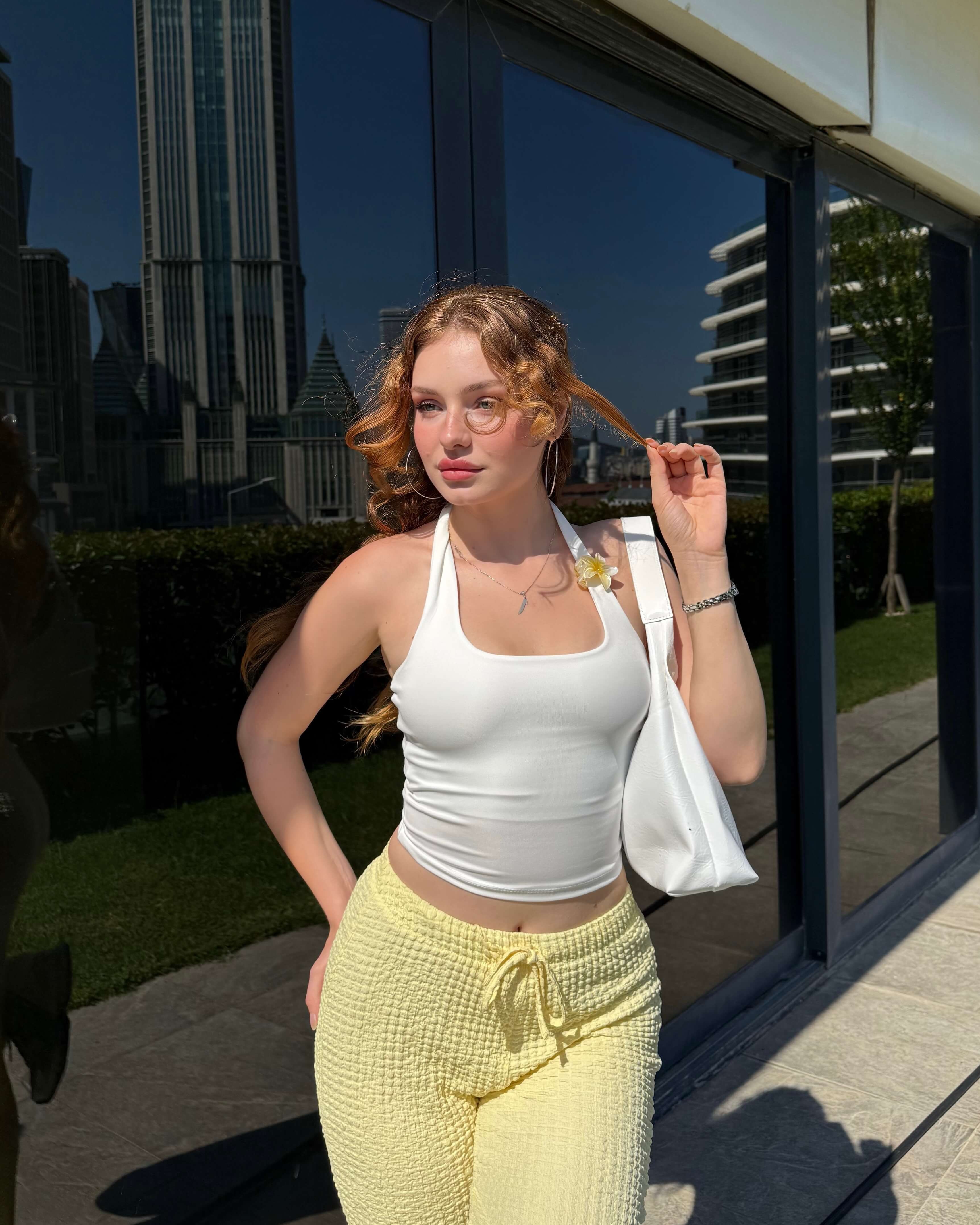 VADEIT WHITE BOYUNDAN GEÇİRMELİ CROP
