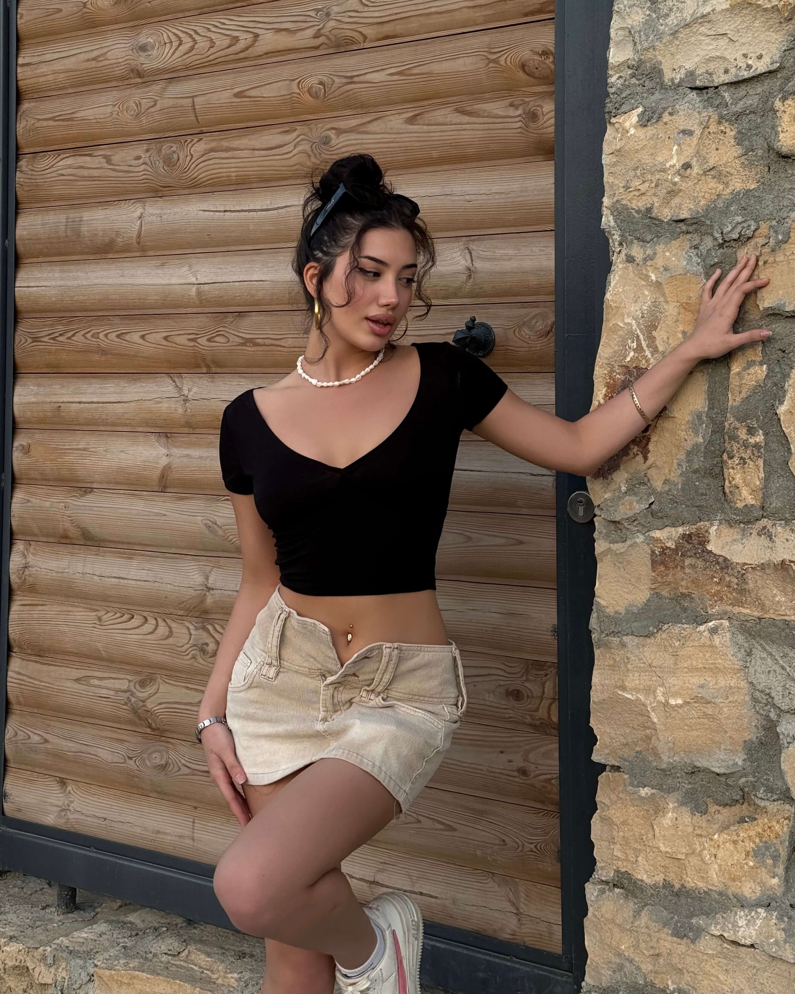 DOUKET BLACK V YAKA CROP