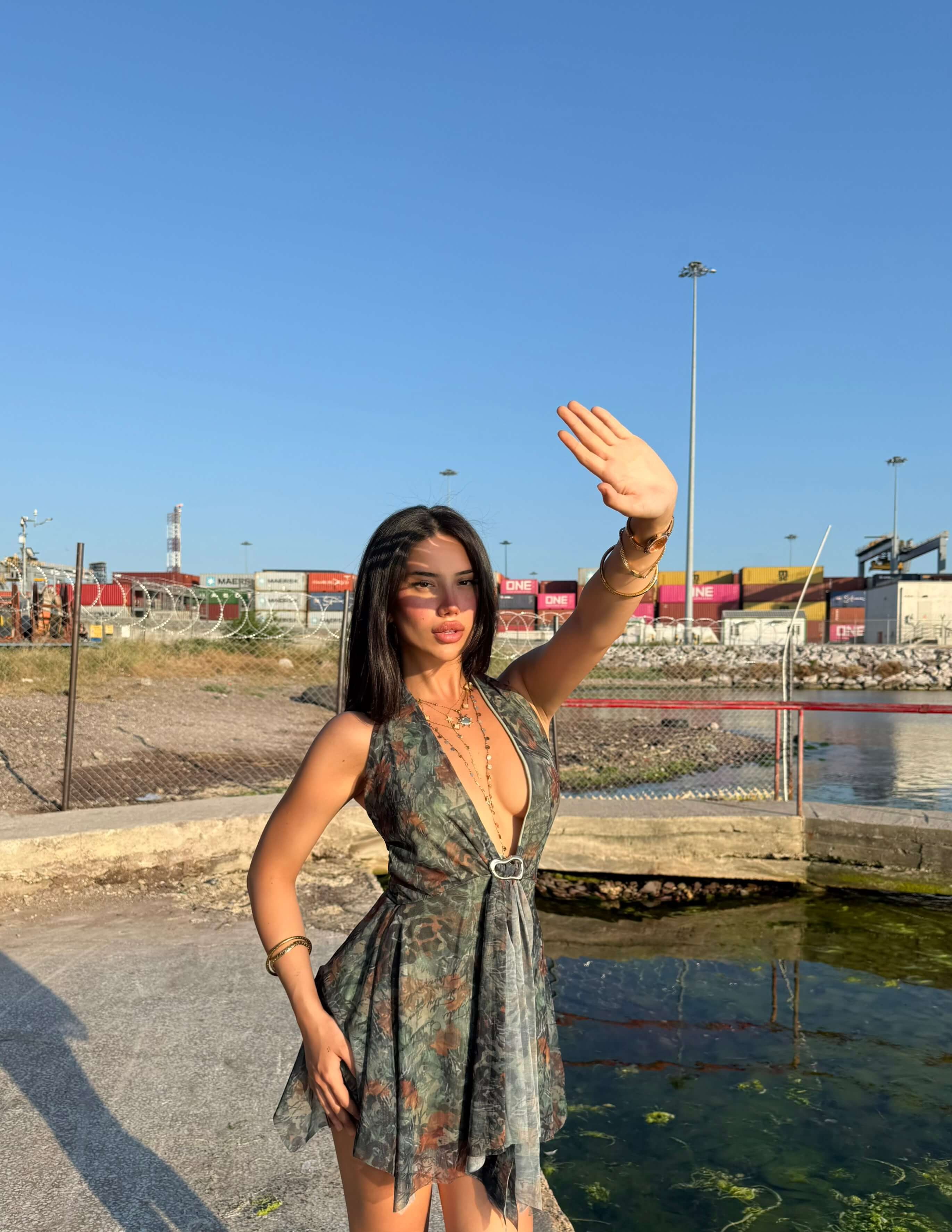 DESAND GREEN GÖĞÜS AKSESUAR DETAYLI ELBİSE 