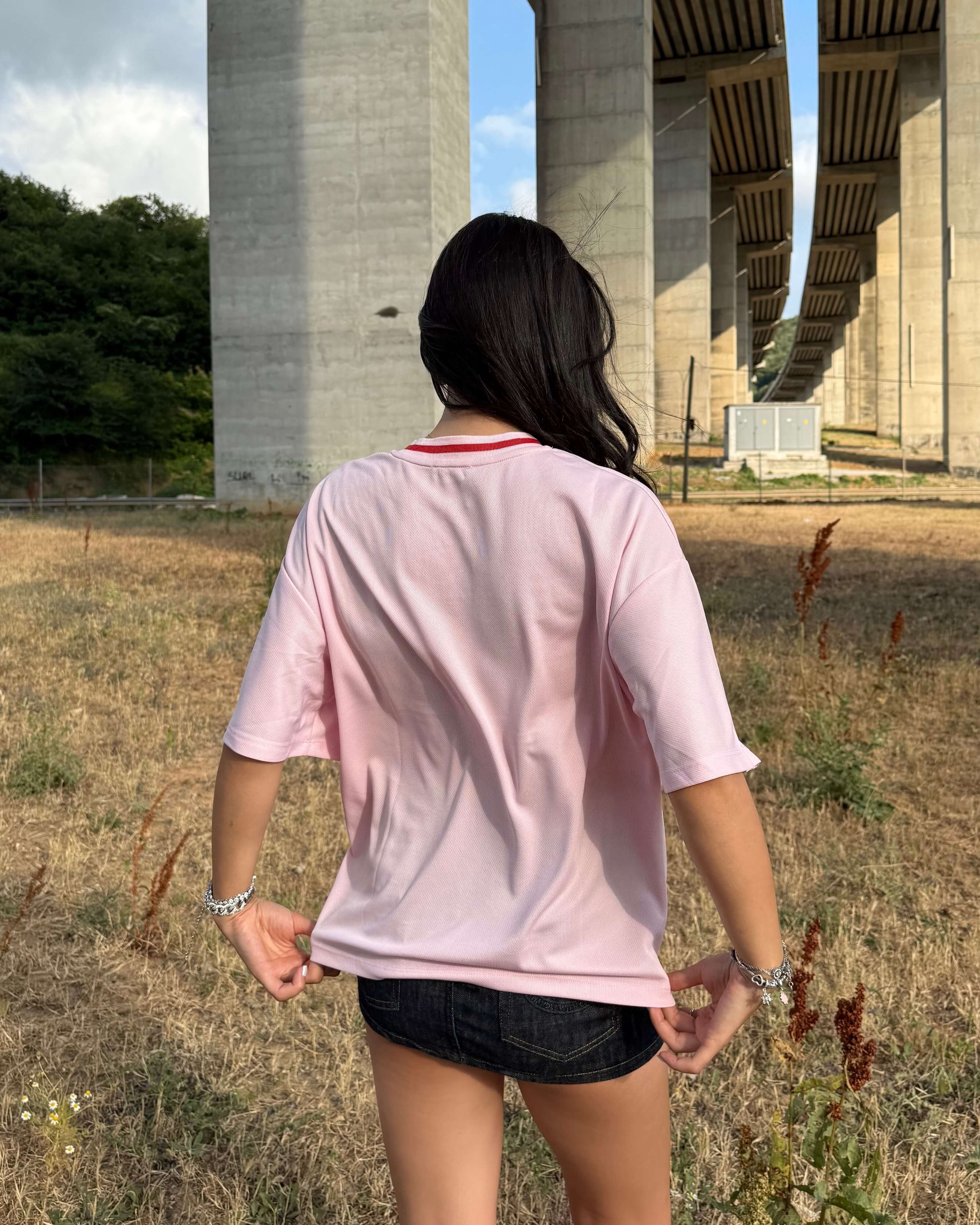 AZKA PINK NAKIŞ DETAY V YAKA T-SHIRT
