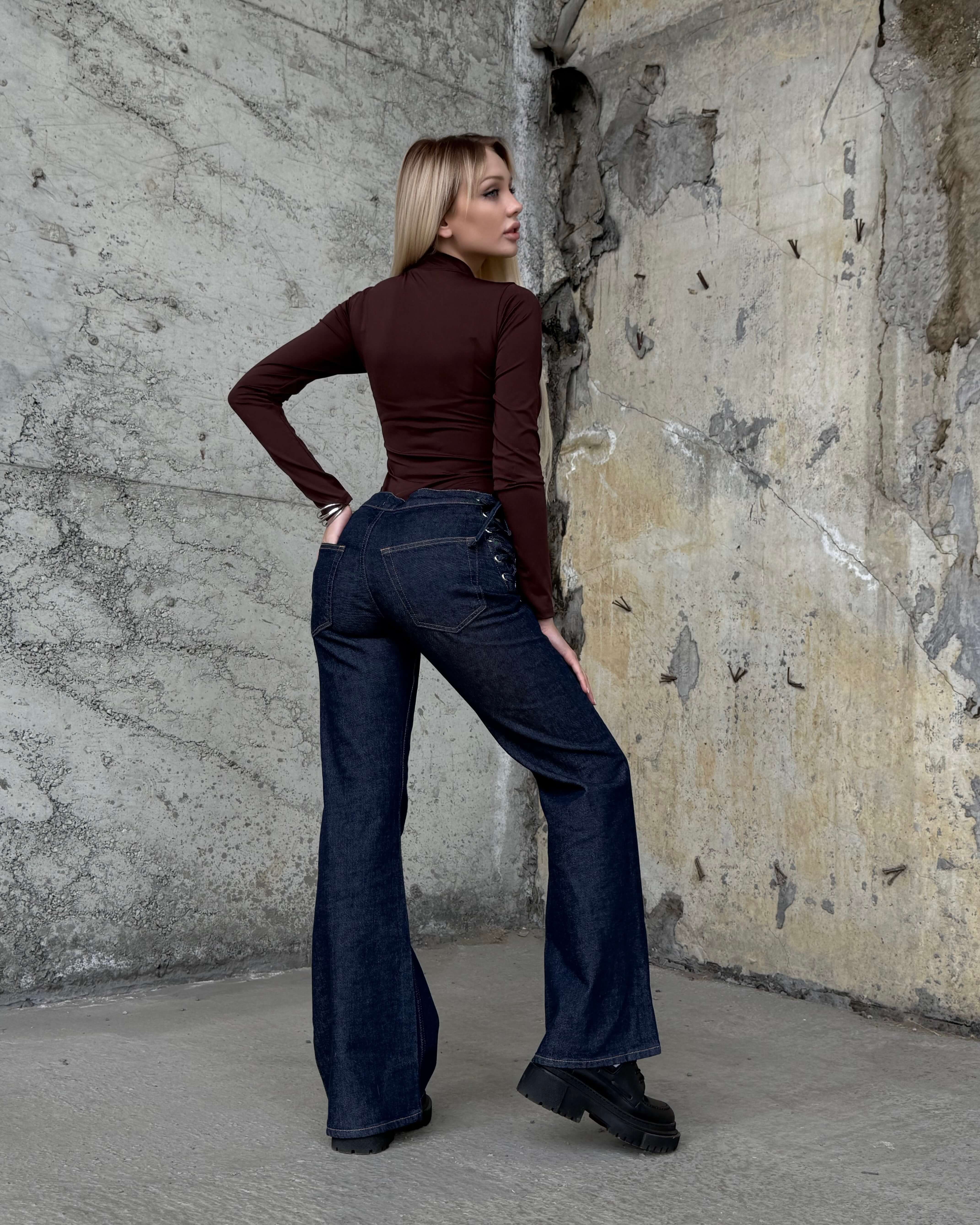 VİCKİ DARK BLUE BAĞCIK DETAYLI JEAN 