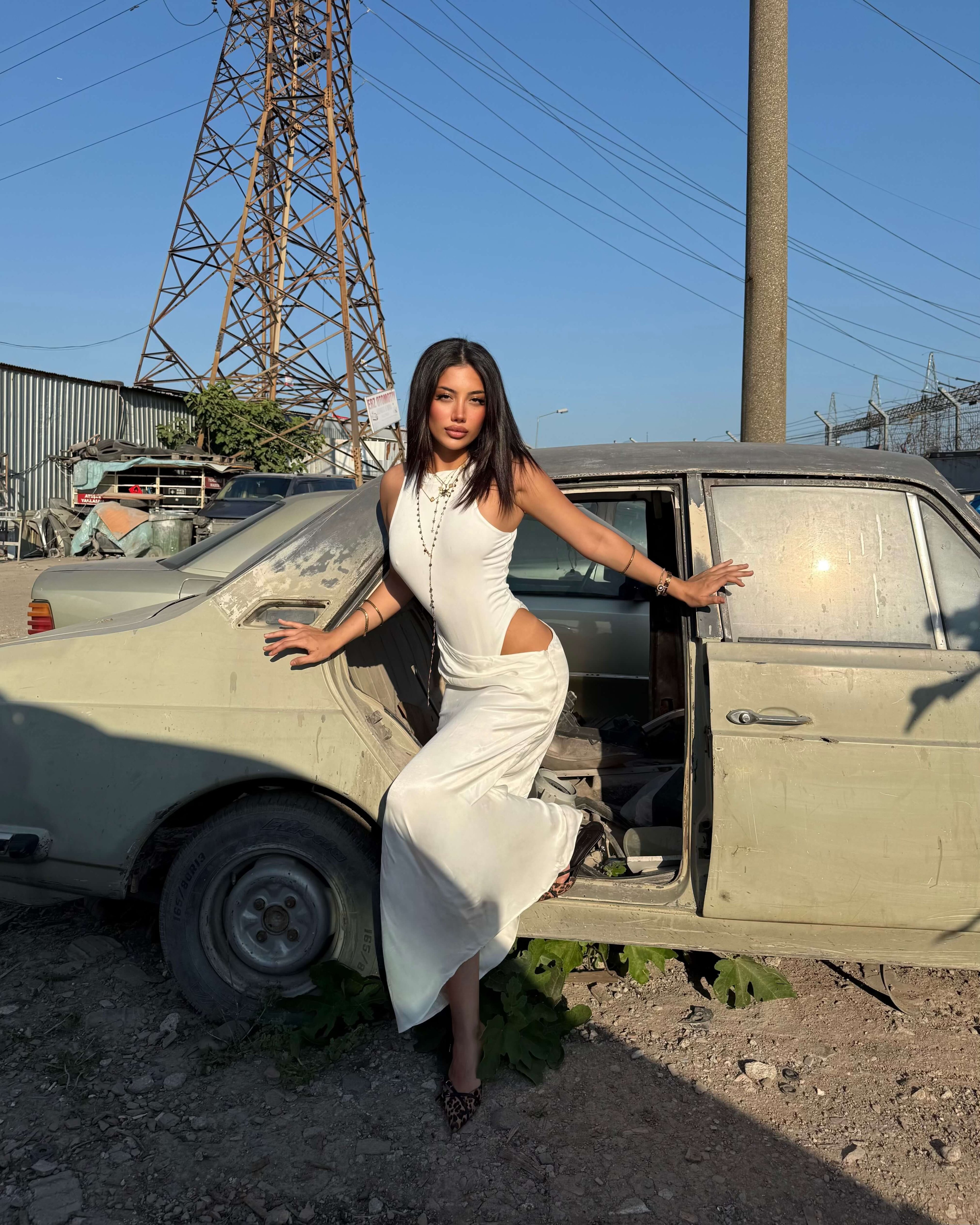 LEBANON WHITE SATEN BODYSUIT DETAY ELBİSE