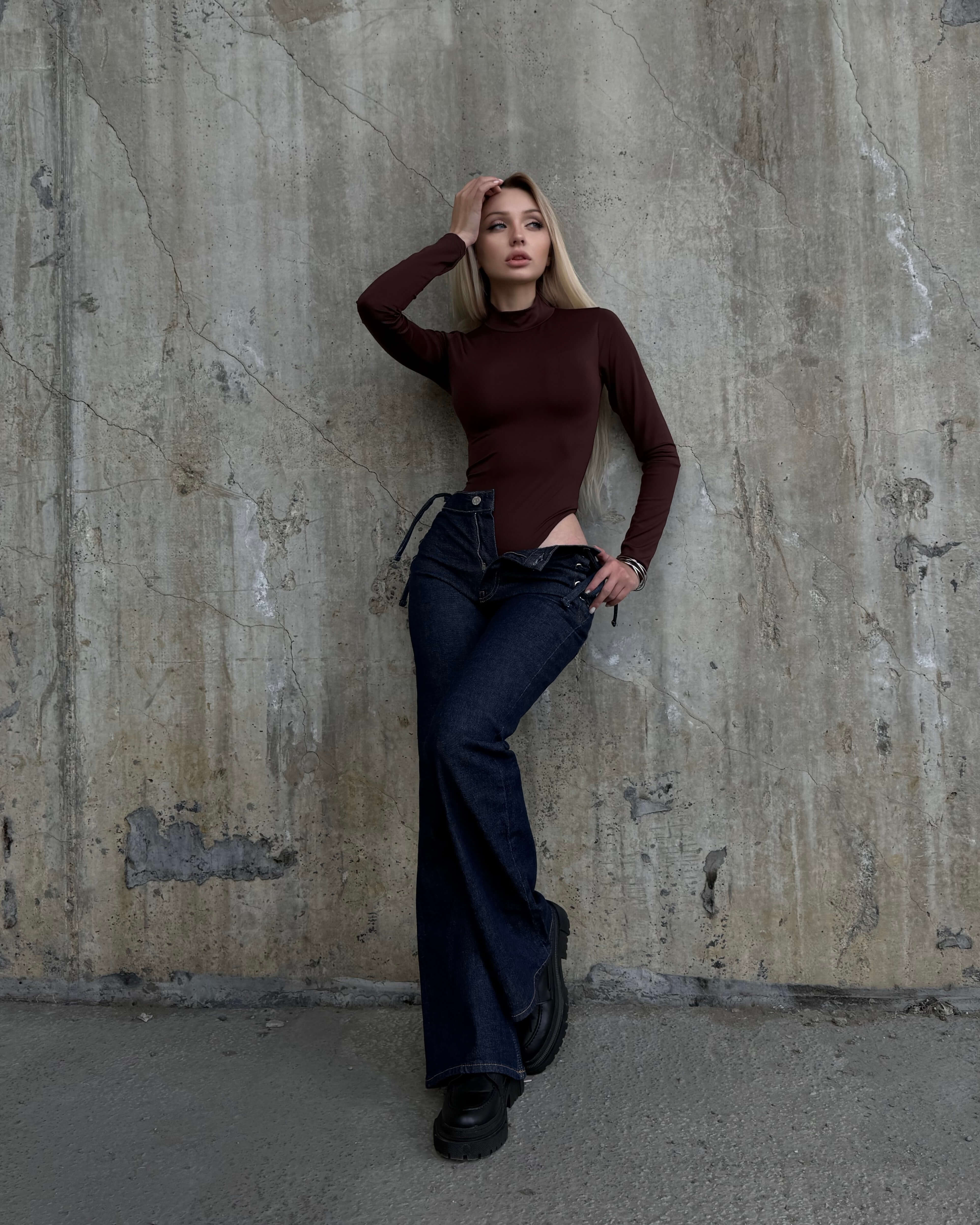 DİANA BROWN BALIKÇI YAKA PARMAK GEÇİRMELİ BODYSUİT