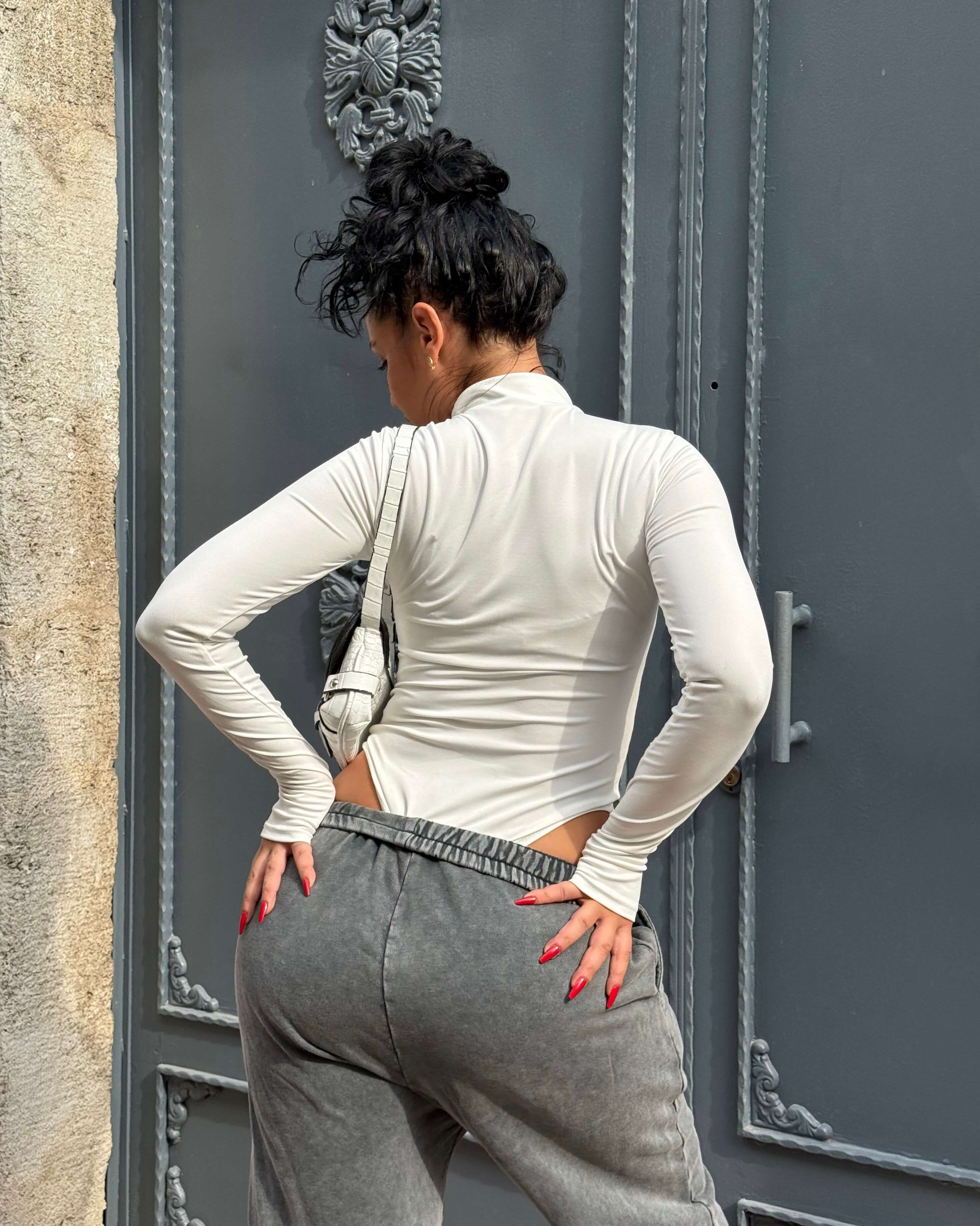 DİANA WHİTE BALIKÇI YAKA PARMAK GEÇİRMELİ BODYSUİT 