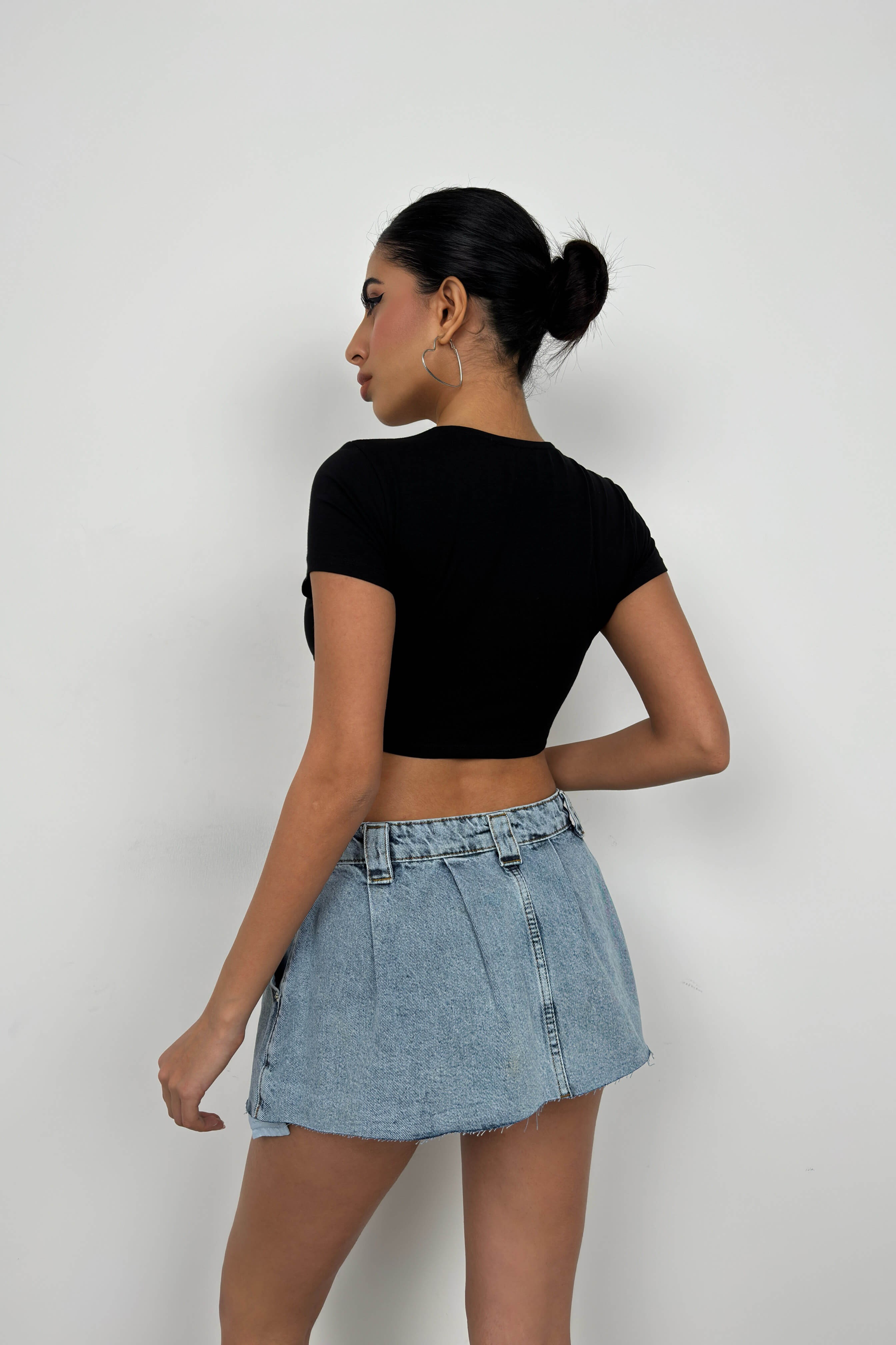 GIDGE BLACK ÖNDEN BÜZGÜLÜ V YAKA CROP
