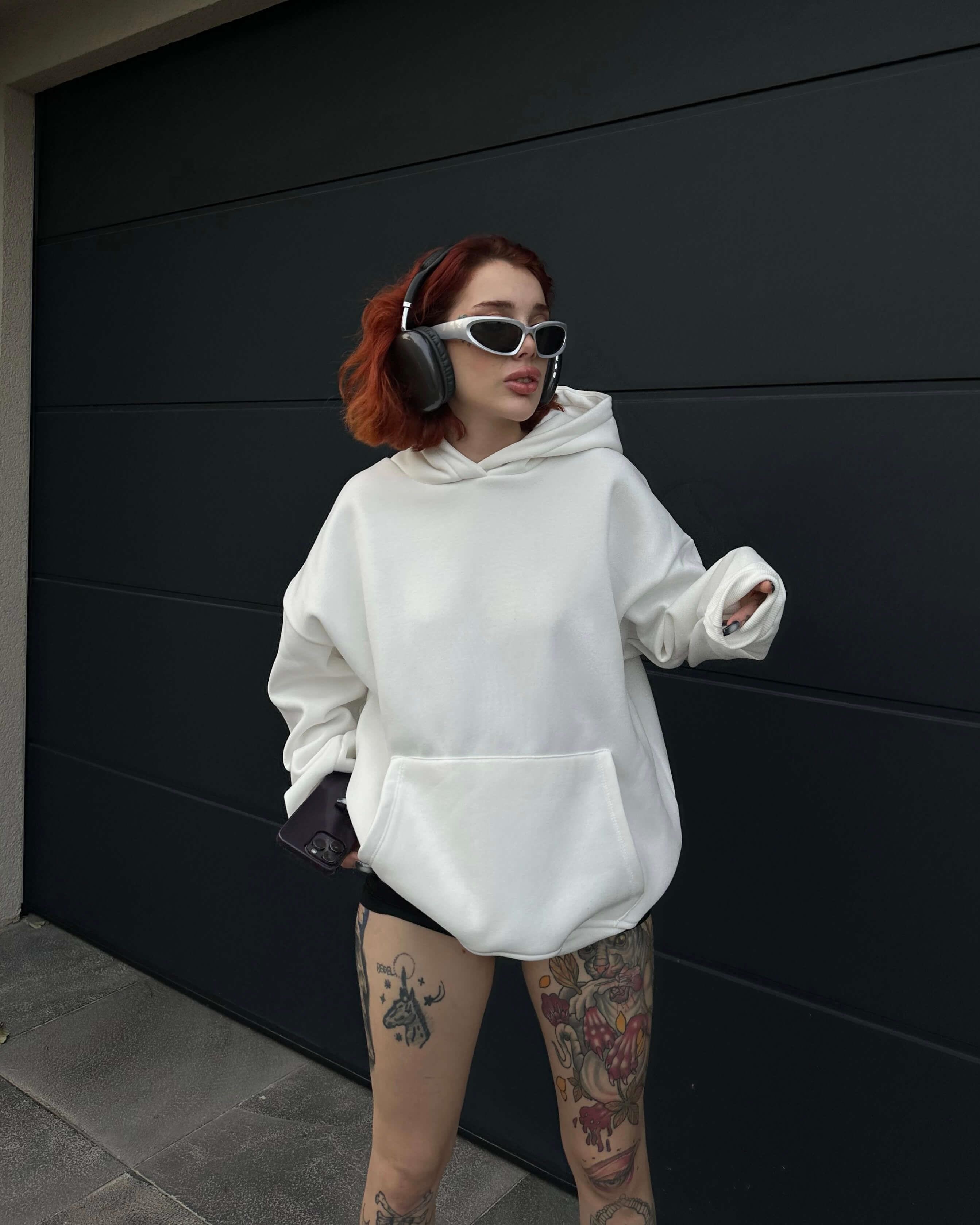 BEYAZ KAPÜŞONLU BASIC SWEATSHIRT