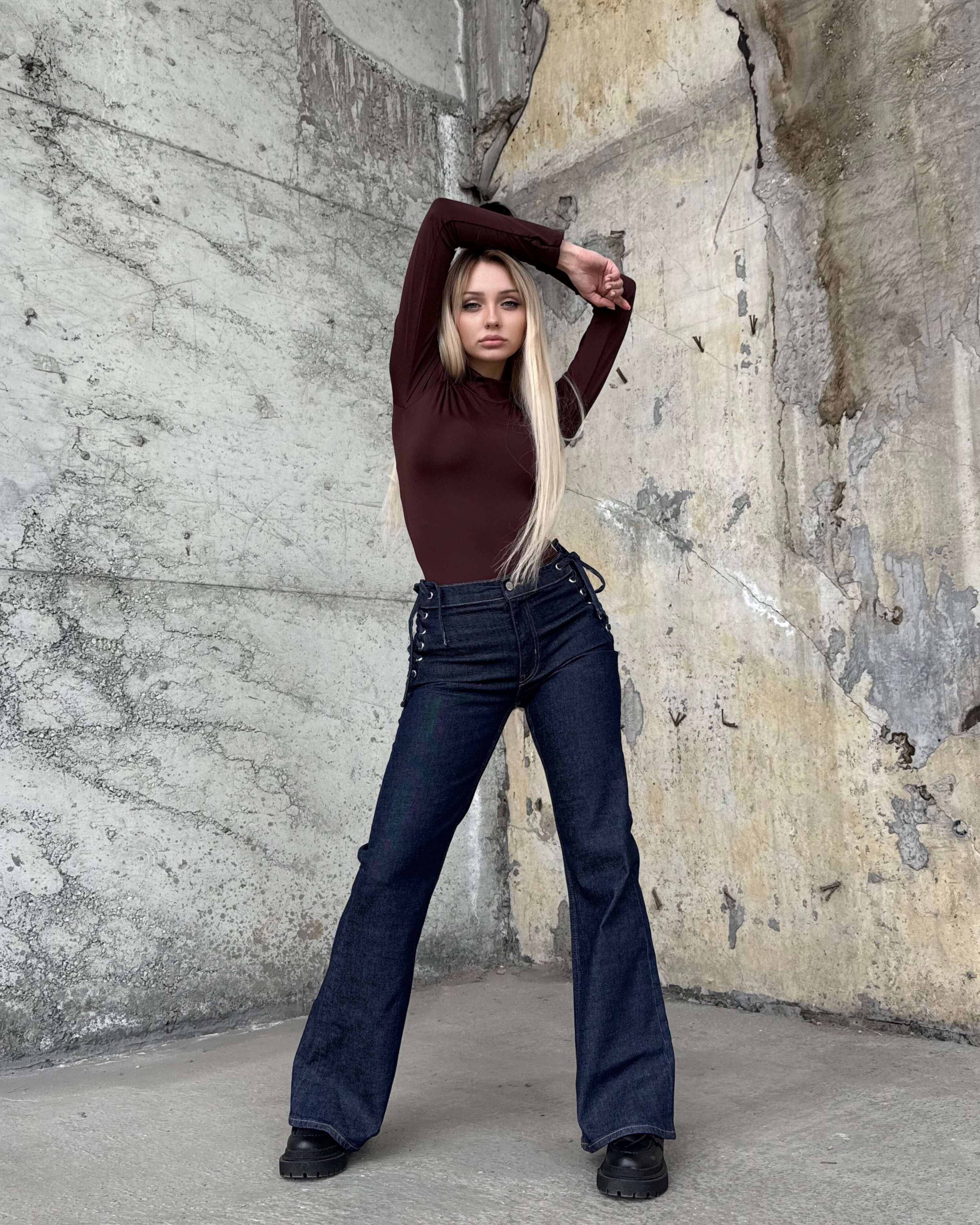 DİANA BROWN BALIKÇI YAKA PARMAK GEÇİRMELİ BODYSUİT