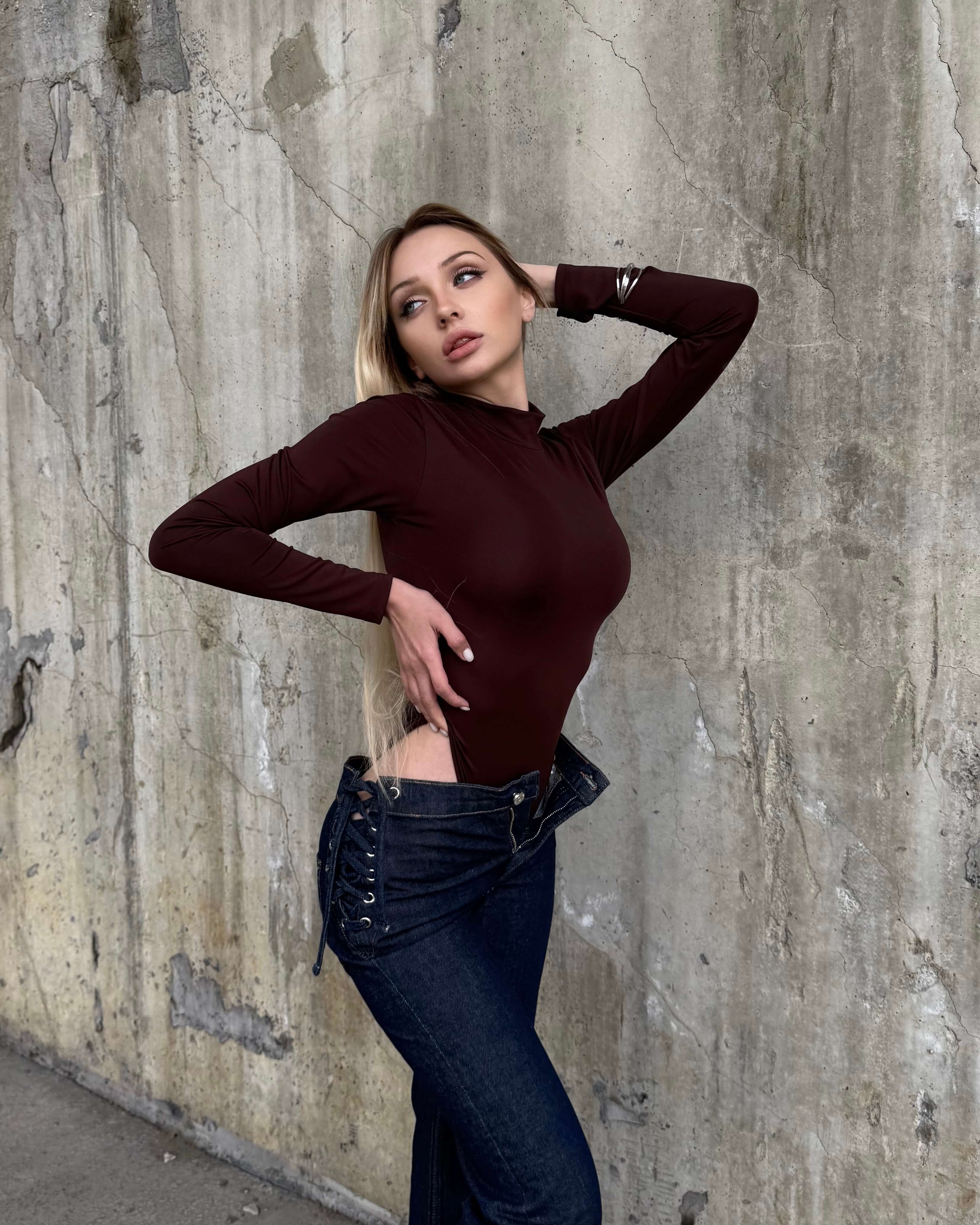 DİANA BROWN BALIKÇI YAKA PARMAK GEÇİRMELİ BODYSUİT