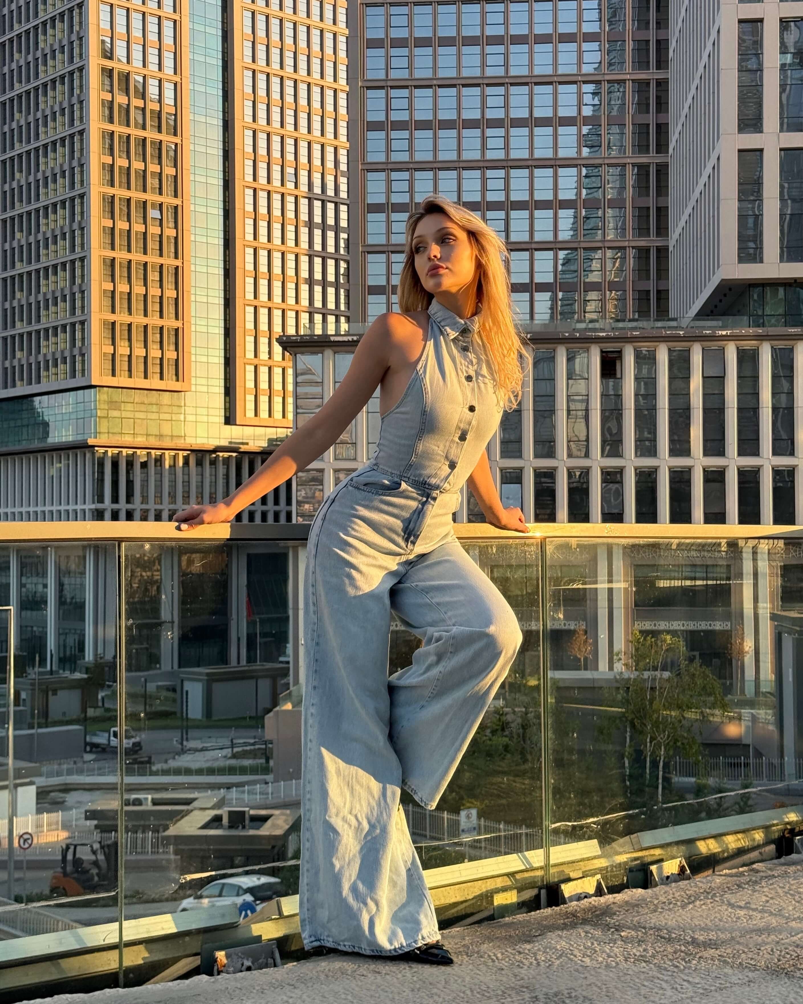 BAILA LIGHT BLUE SIRTI AÇIK HALTER YAKA KOT TULUM