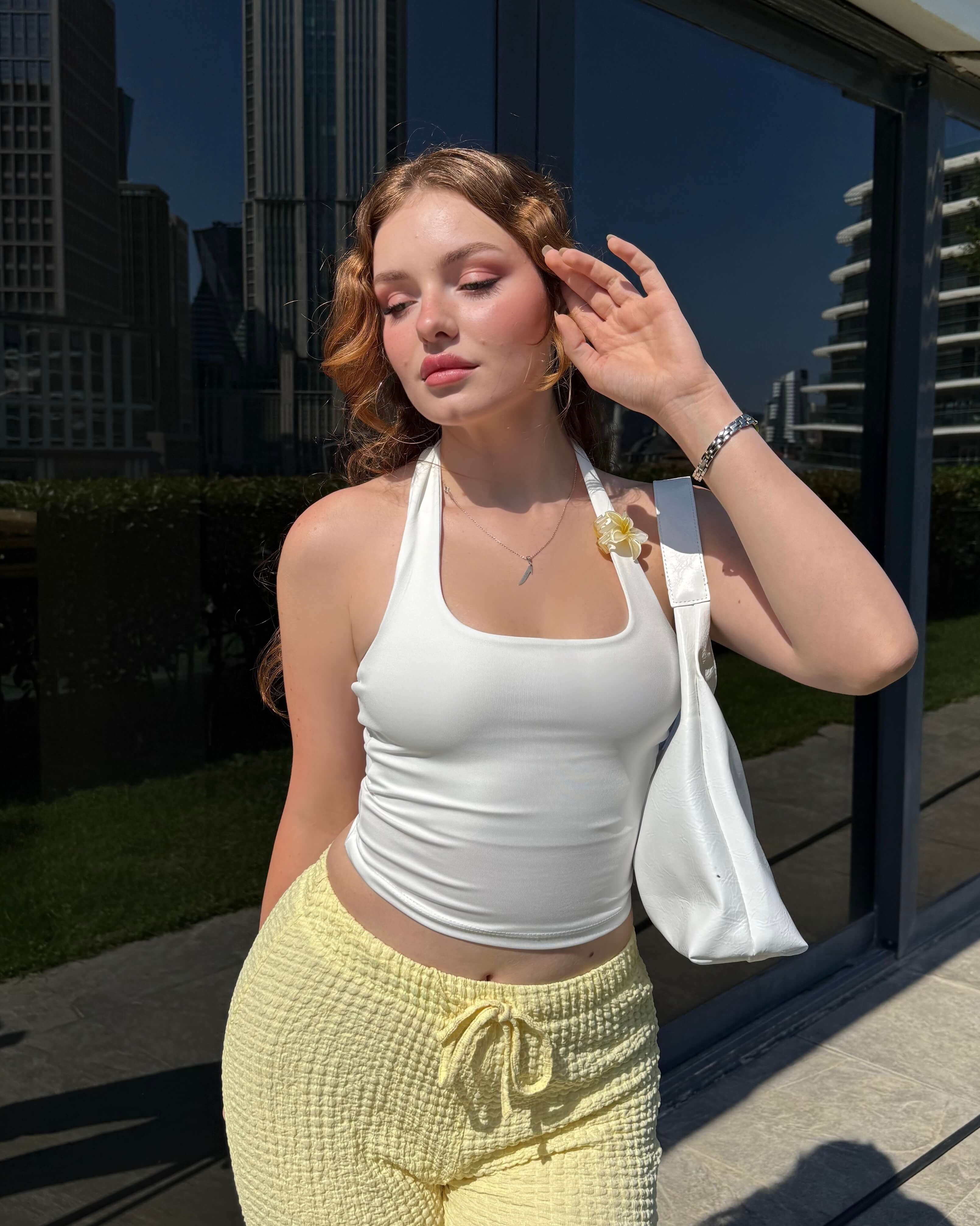 VADEIT WHITE BOYUNDAN GEÇİRMELİ CROP