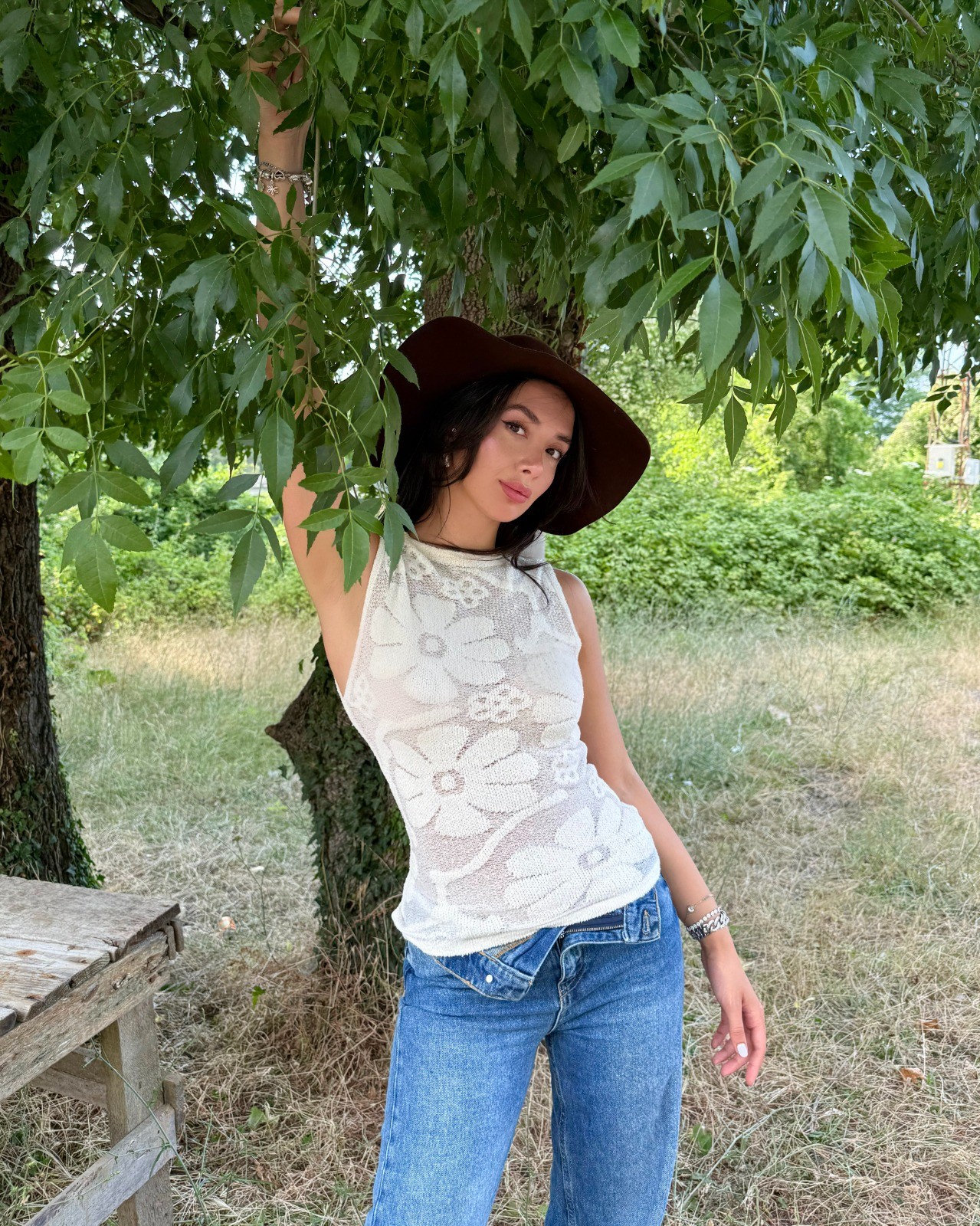 REVERIE BEIGE TRIKO DESENLİ SIFIR KOL BLUZ