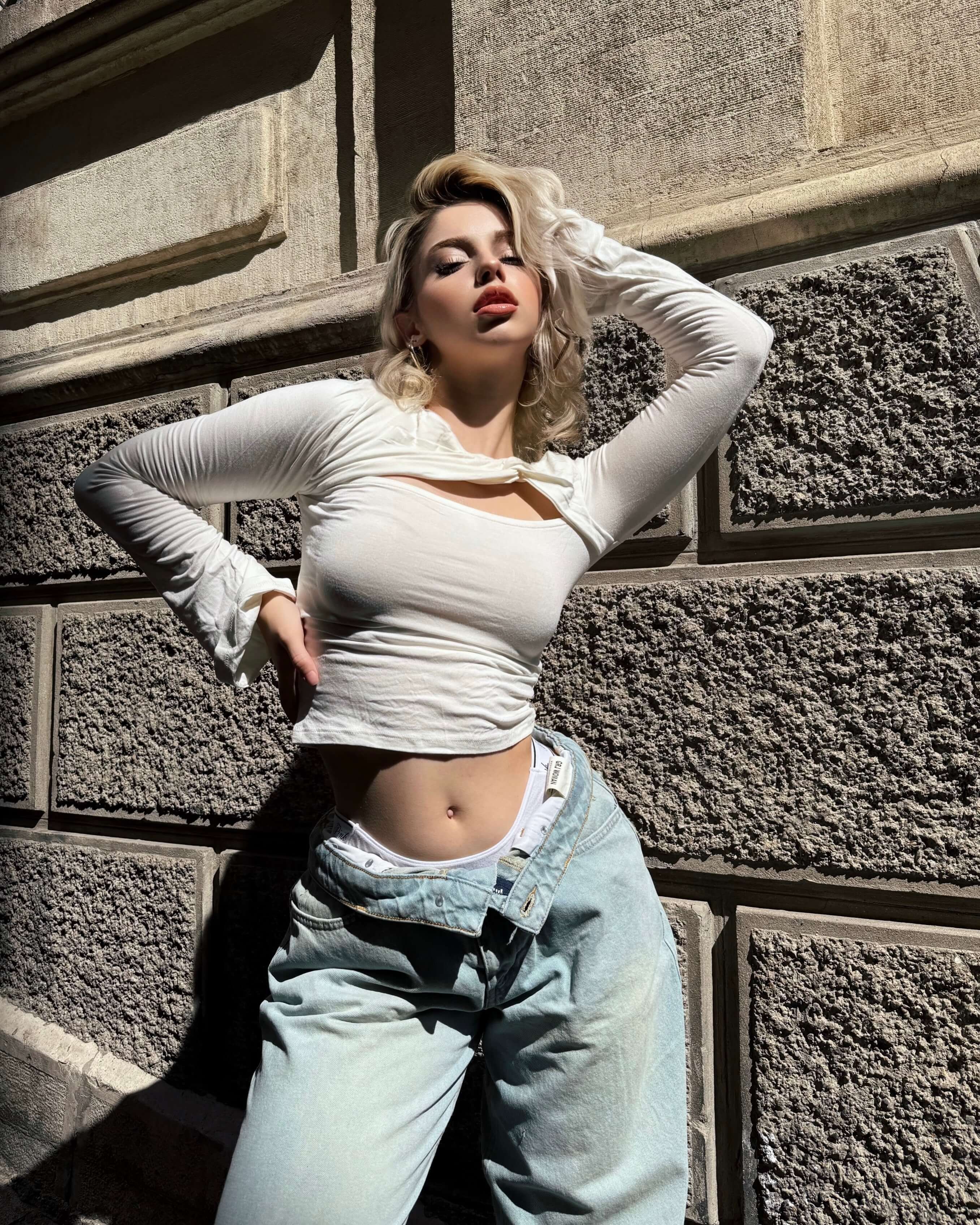 GEORGİNA WHİTE ÖNÜ PENCERE DETAYLI CROP
