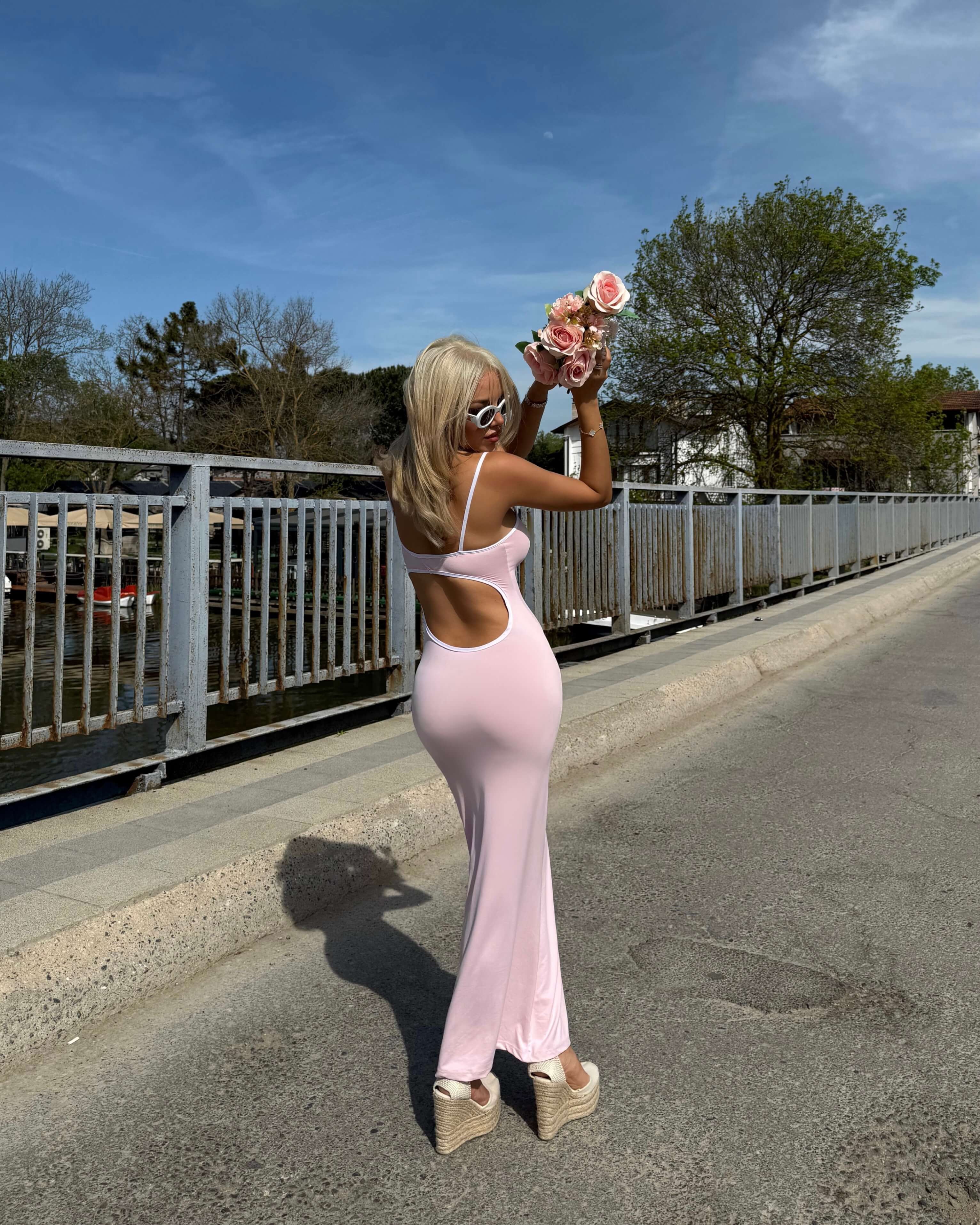 MWAKI PINK SIRTI AÇIK ASKILI UZUN ELBİSE
