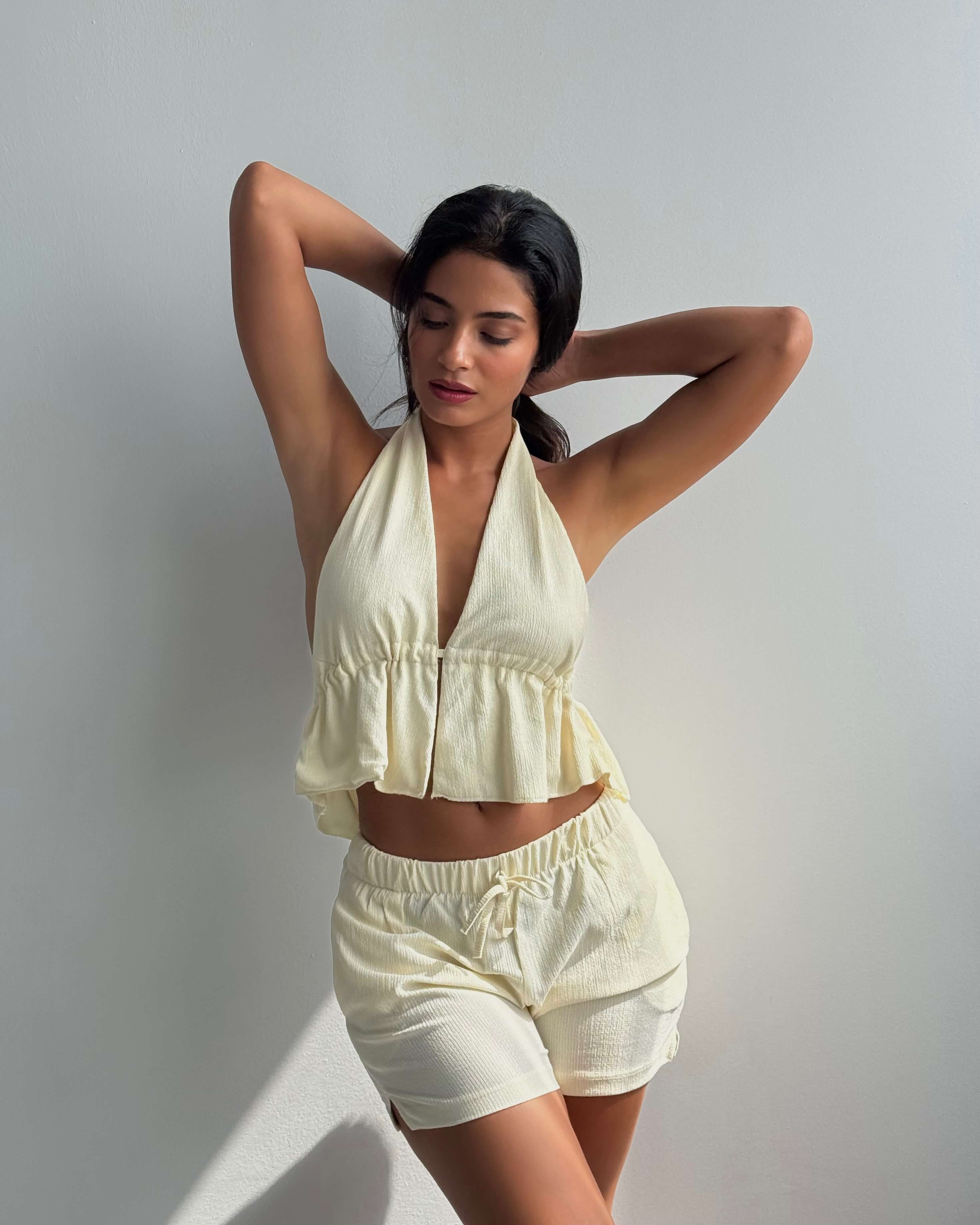 MEWHEN BEIGE BOYUNDAN GEÇİRMELİ CROP ŞORT TAKIM
