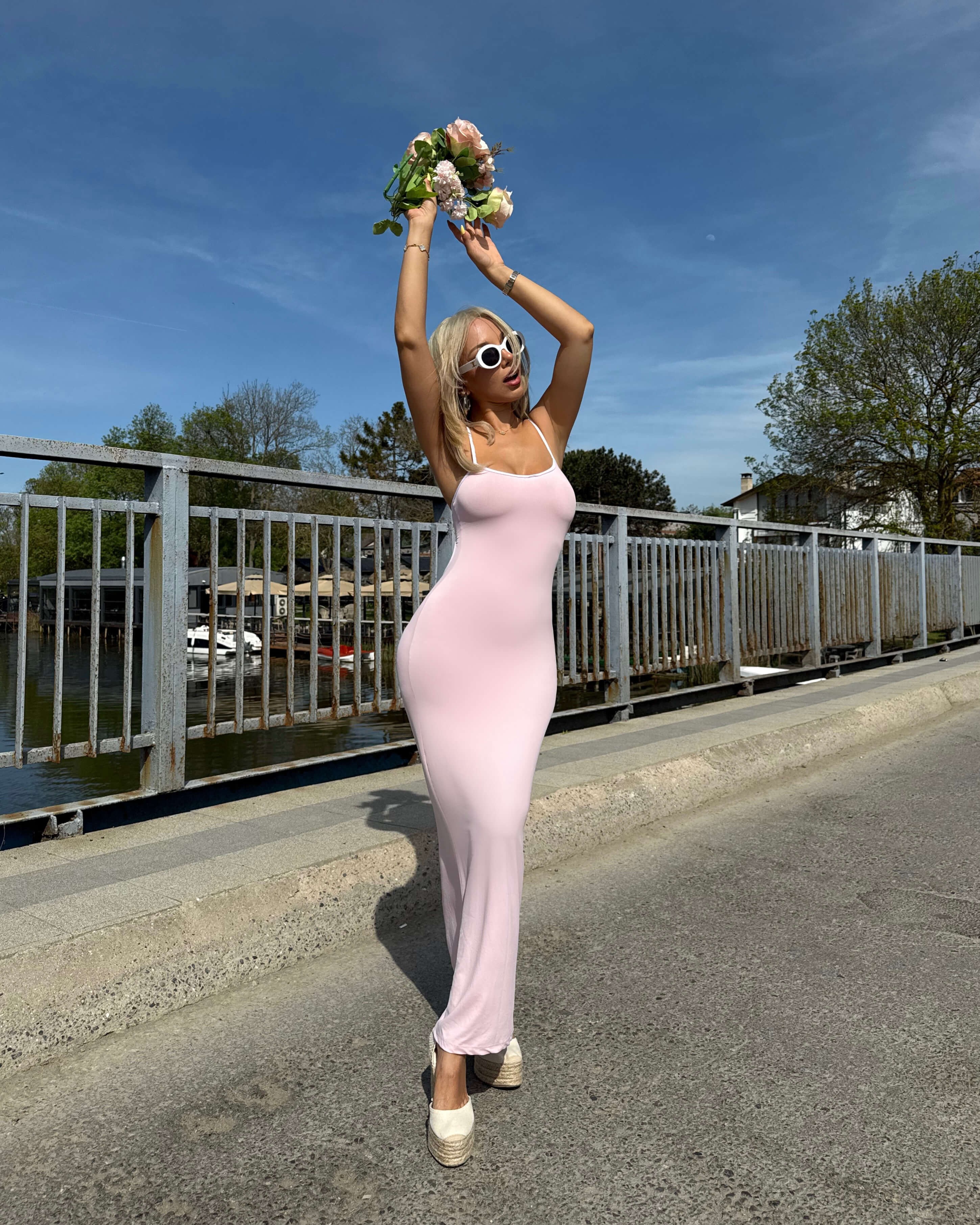 MWAKI PINK SIRTI AÇIK ASKILI UZUN ELBİSE