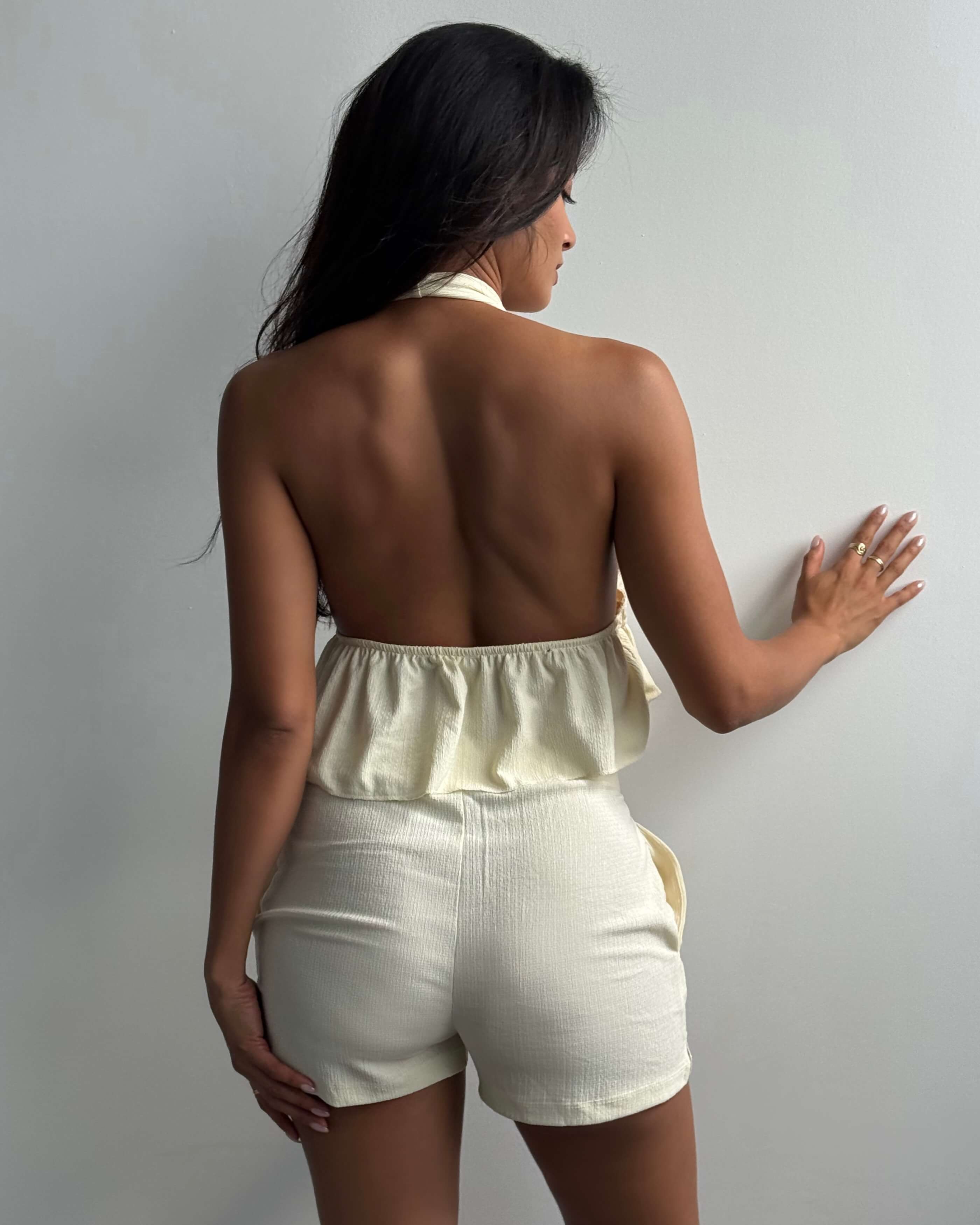 MEWHEN BEIGE BOYUNDAN GEÇİRMELİ CROP ŞORT TAKIM