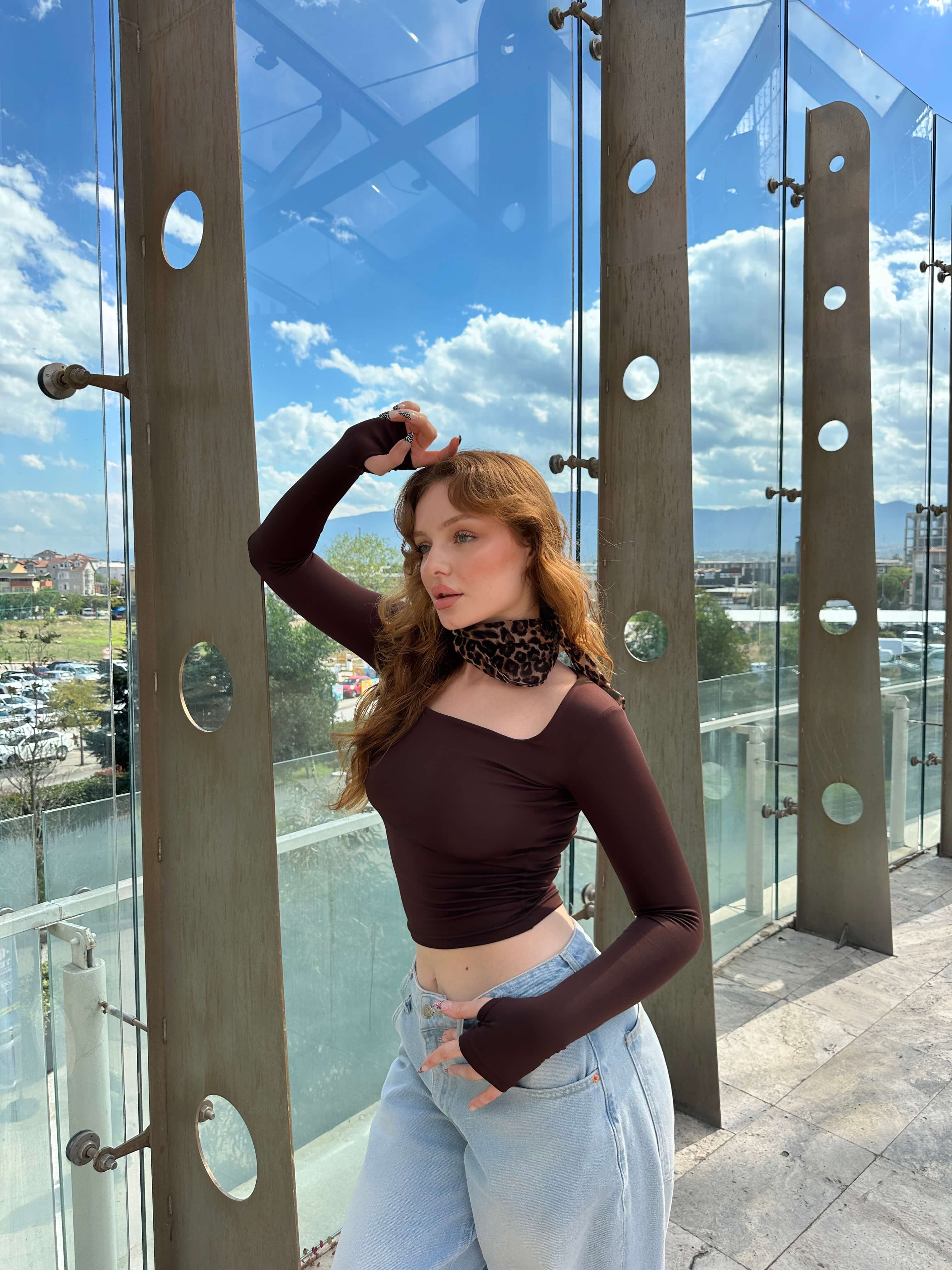 KAREN BROWN KARE YAKA PARMAK GEÇİRMELİ BLUZ