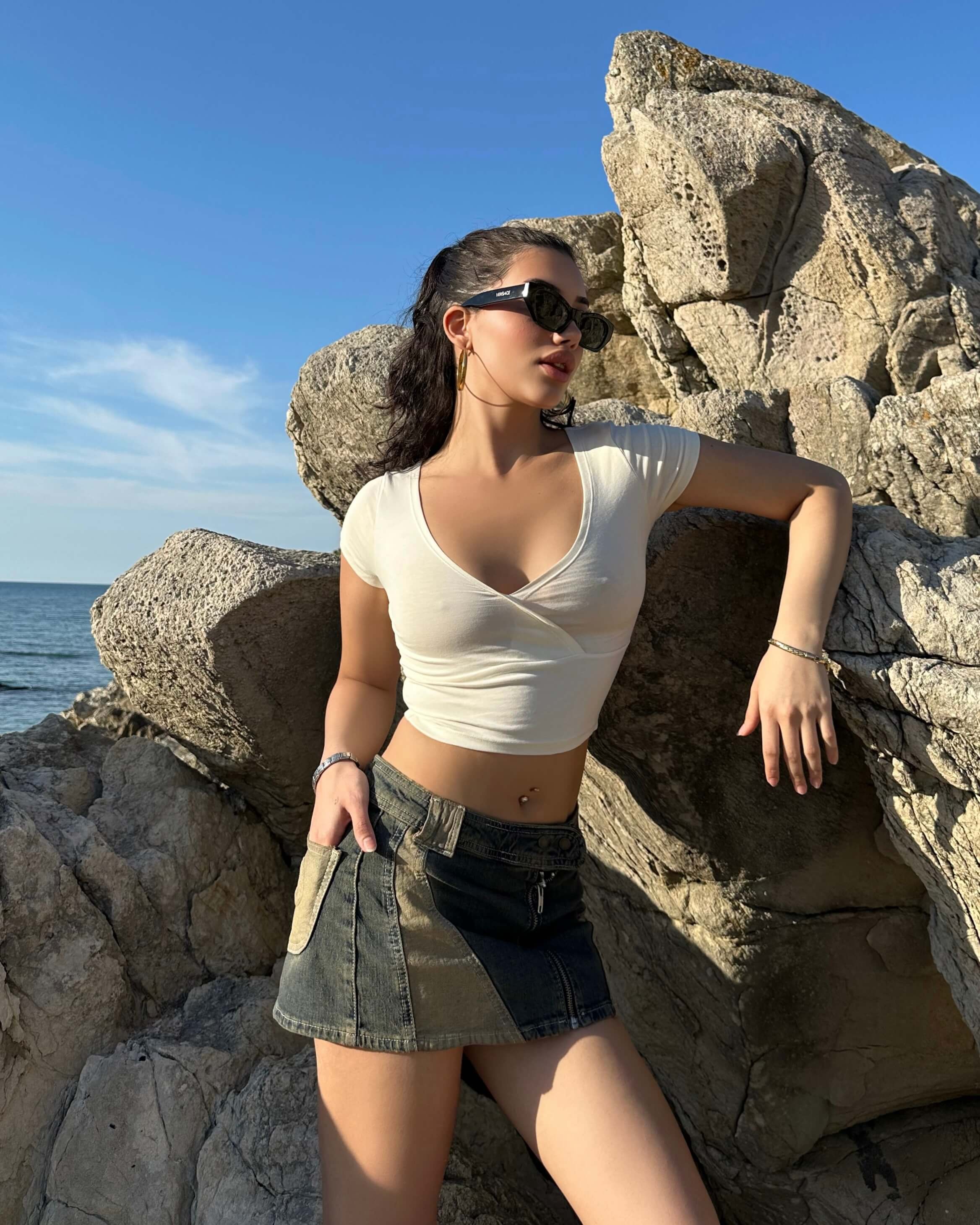DOUKET BEIGE V YAKA CROP