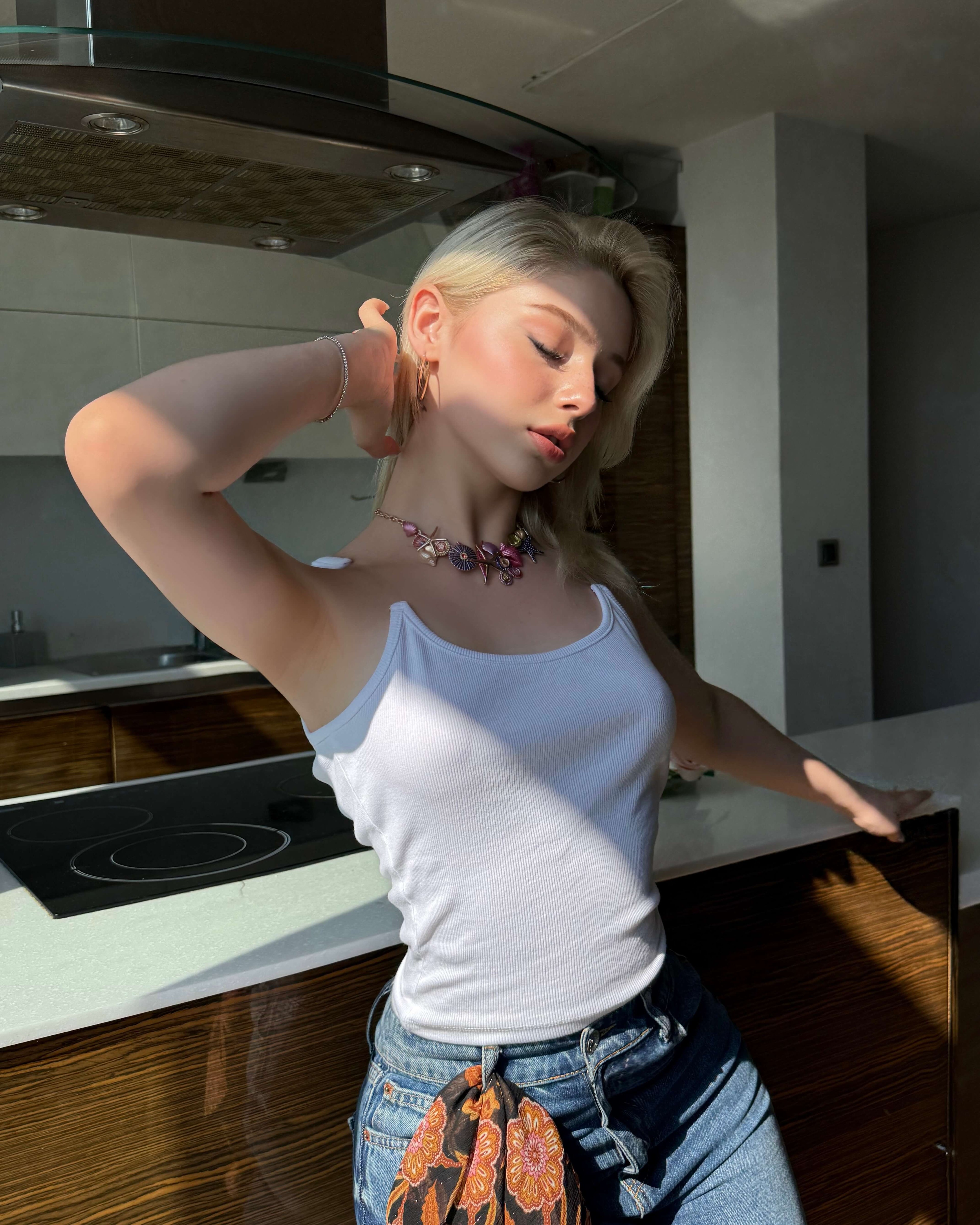 GASSY WHITE SIFIR KOL FİTİLLİ CROP
