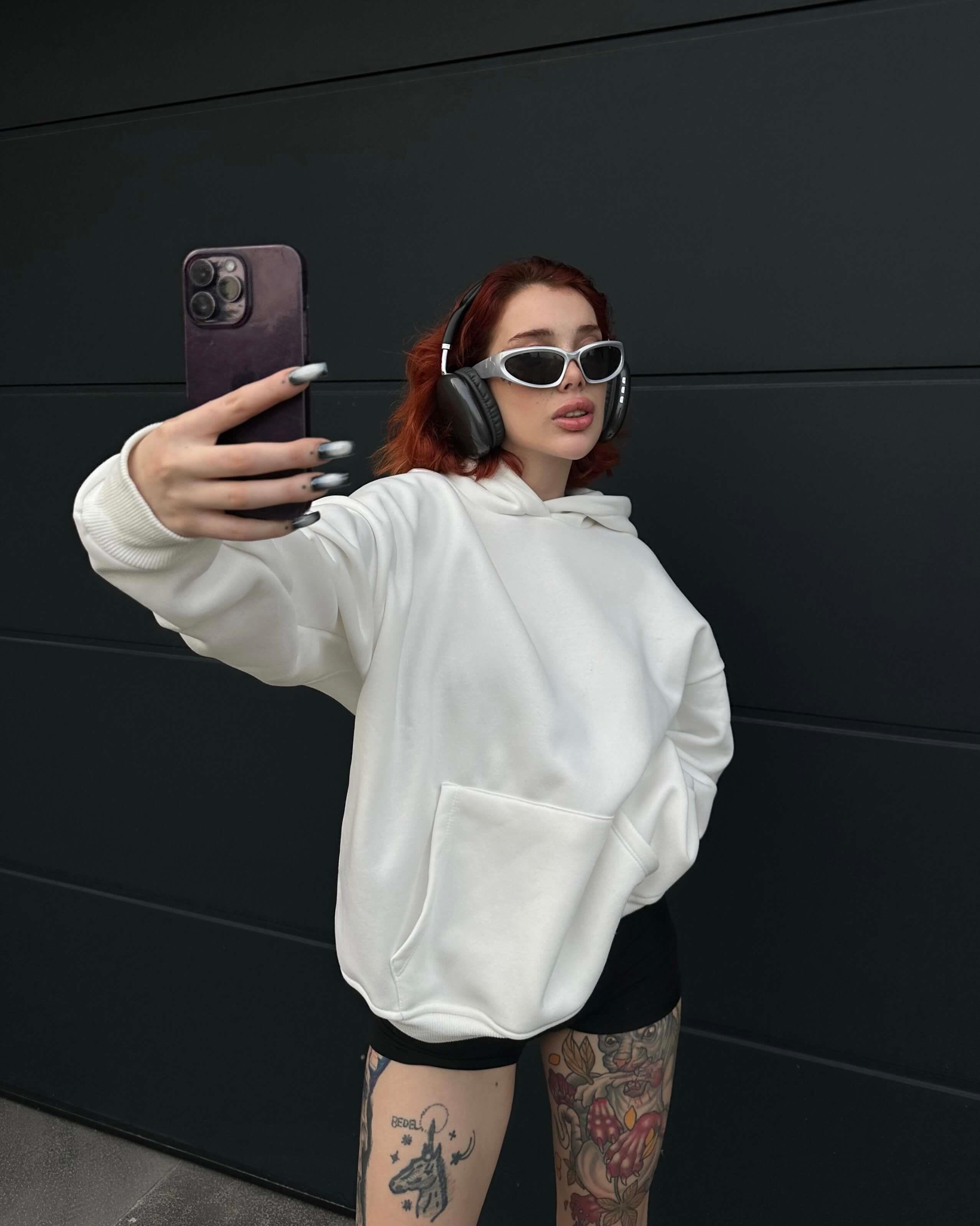 BEYAZ KAPÜŞONLU BASIC SWEATSHIRT