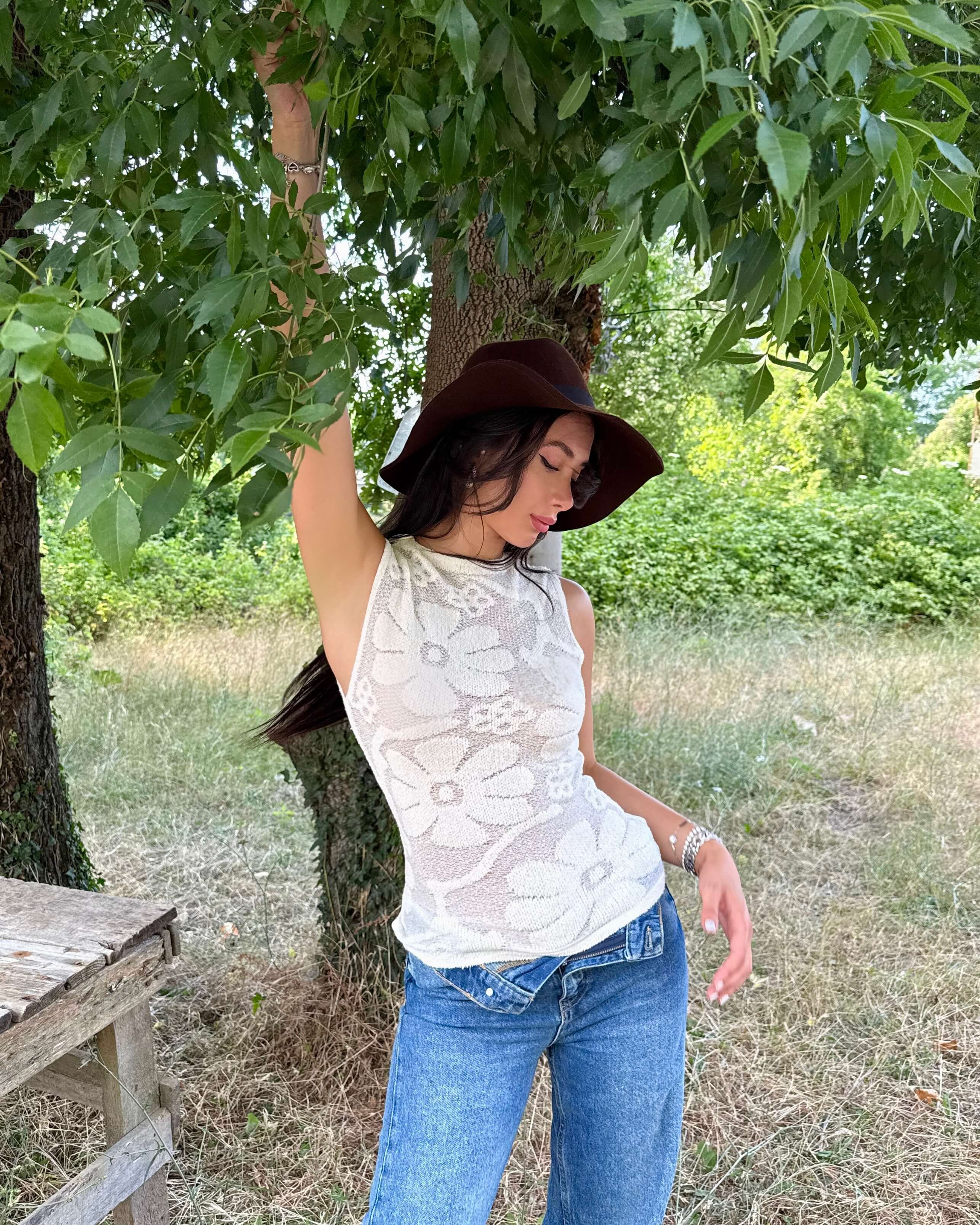 REVERIE BEIGE TRIKO DESENLİ SIFIR KOL BLUZ