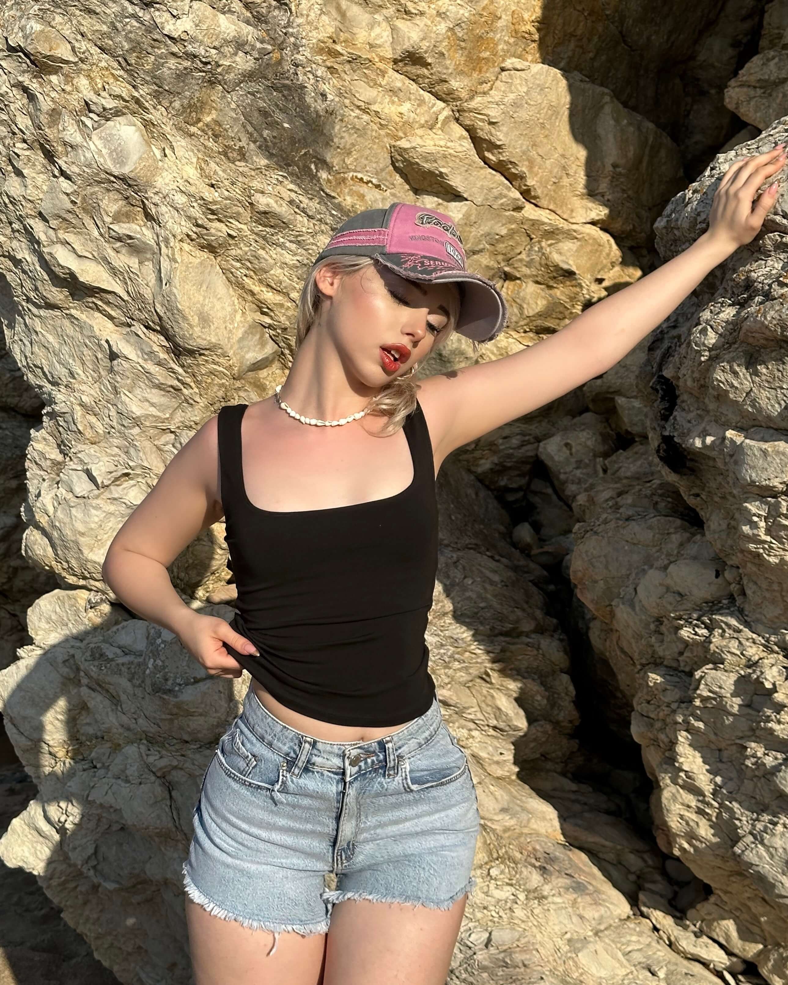 RUDINA BLACK KALIN ASKILI CROP