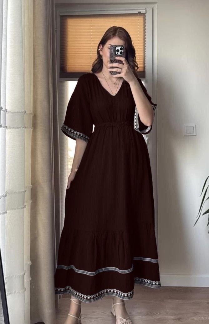 NAKIŞ DETAYLI BELİ LASTİKLİ ELBİSE