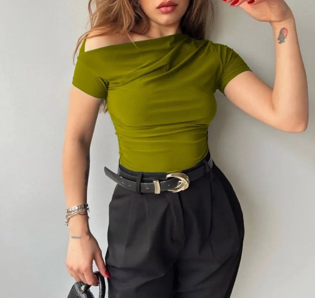 CCK KISA KOL OMZU DÜŞÜK BLUZ 